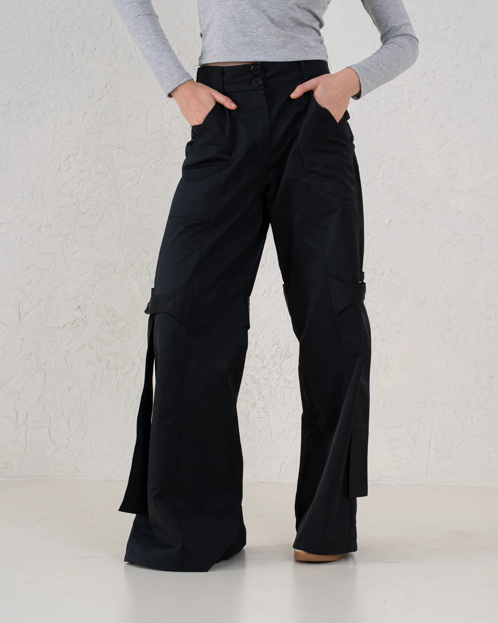 Waterproof Strap Detail Wide Leg Cargo Pants - Venti