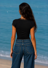 Women top with lace trims
