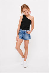 Girl unfinished denim shorts