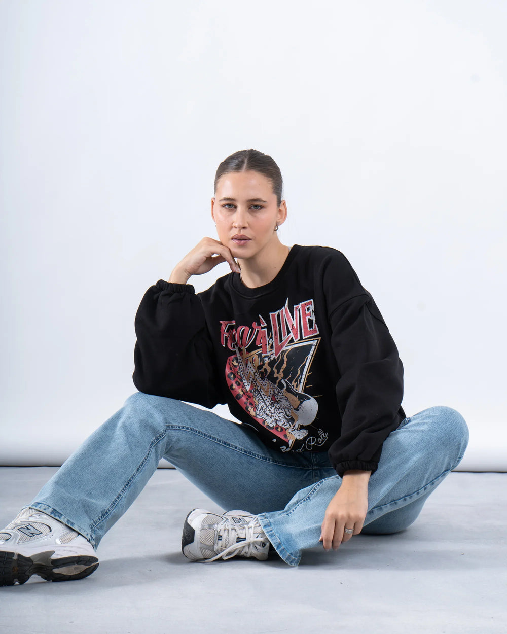 Oversized Graphic Hoodie - Venti