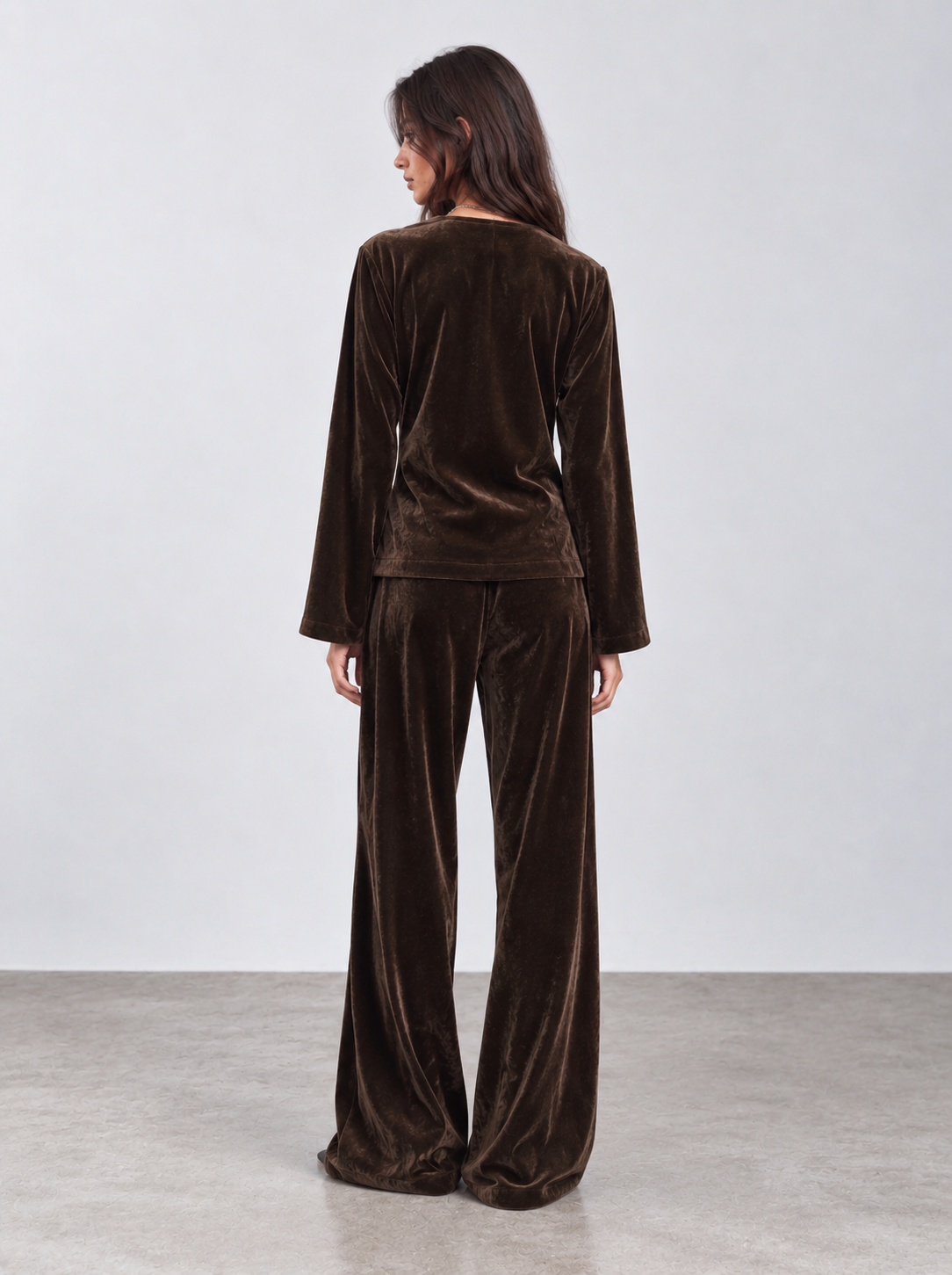 Women velvet chines detail