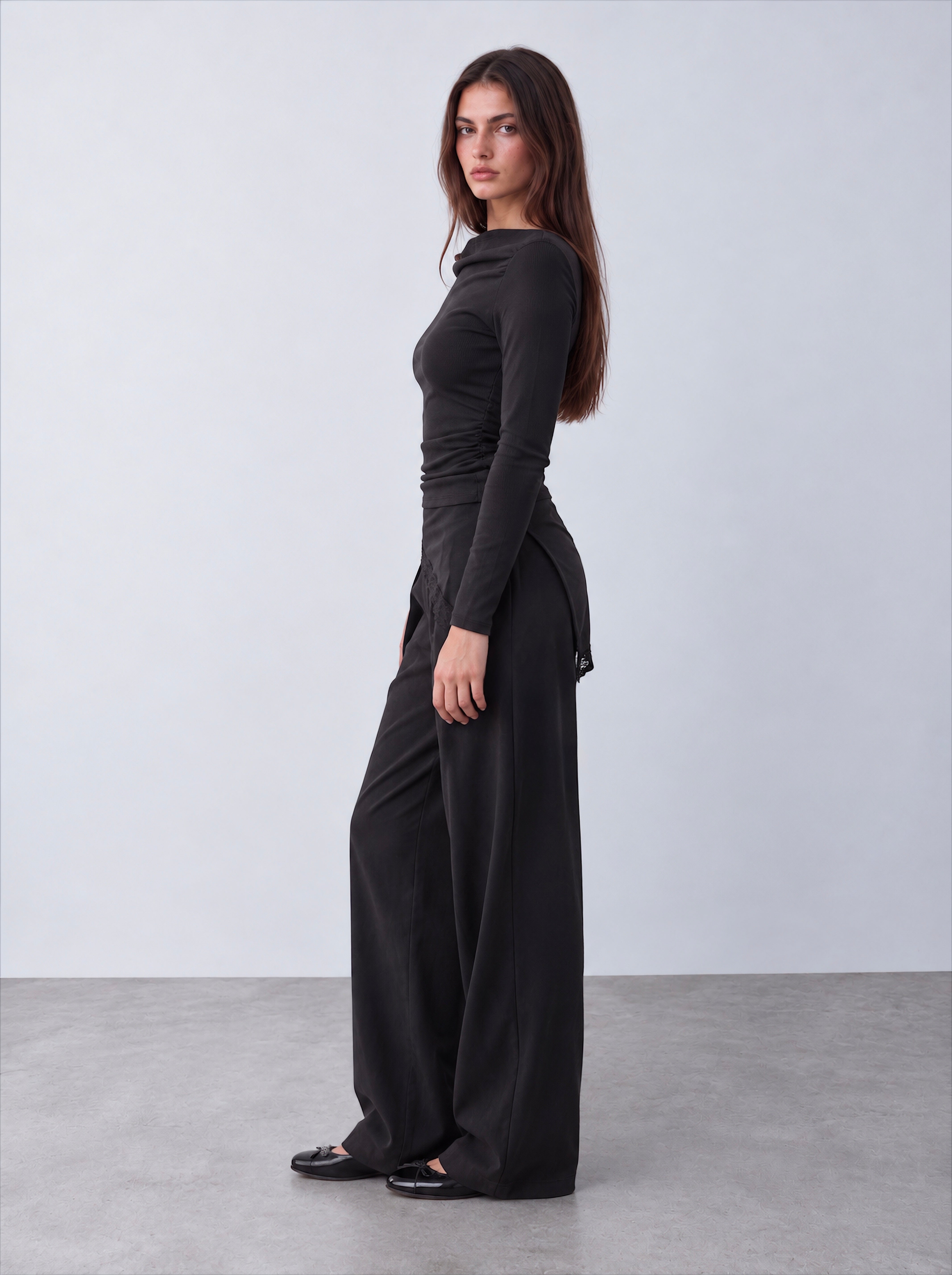Women drapped lace trim