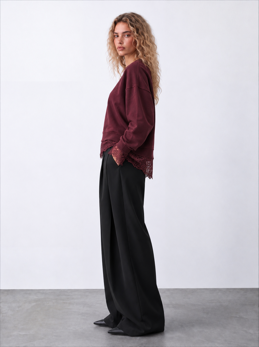 Women sweatshirt with lace