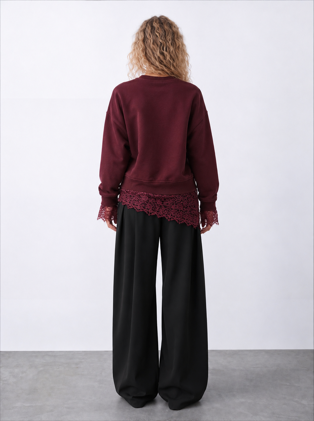 Women sweatshirt with lace