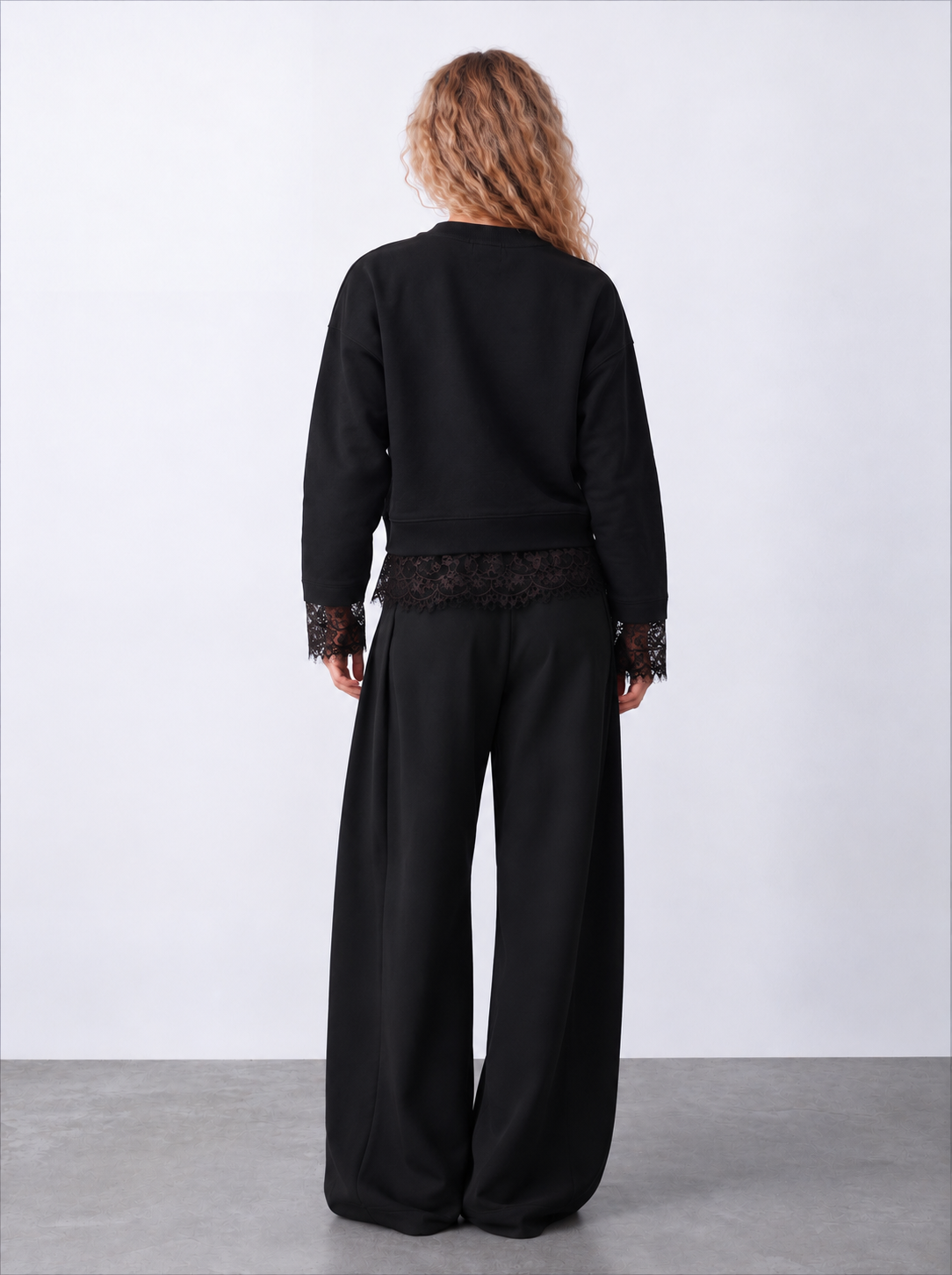 Women sweatshirt with lace