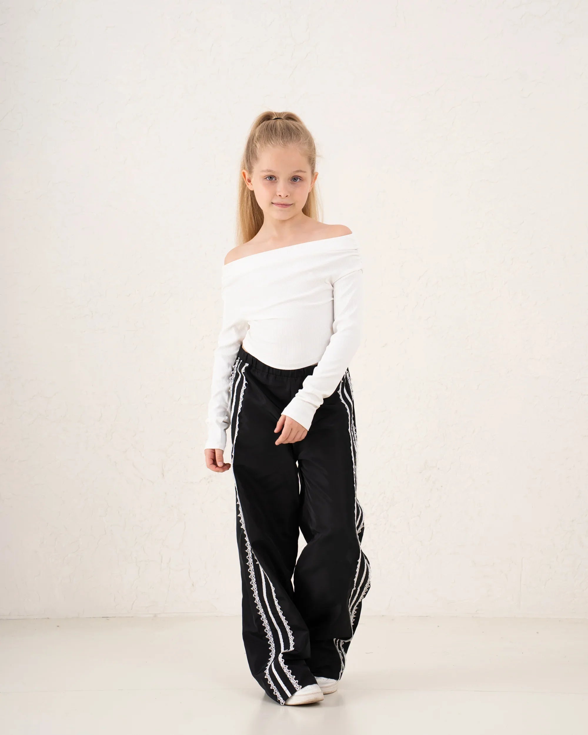 Waterproof Lace Detail Wide-Leg Pants - Venti