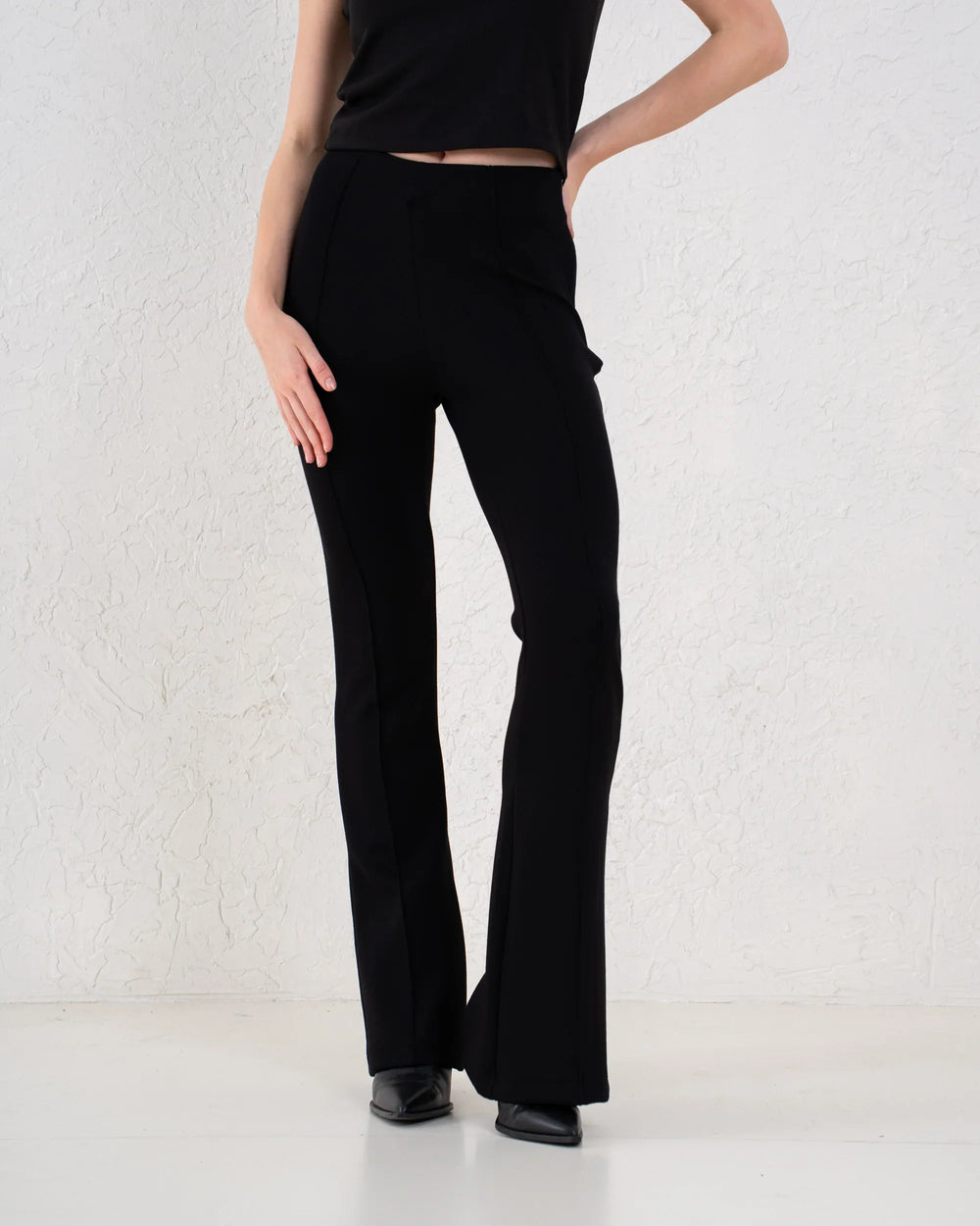 Essential Black Flare Pants - Venti
