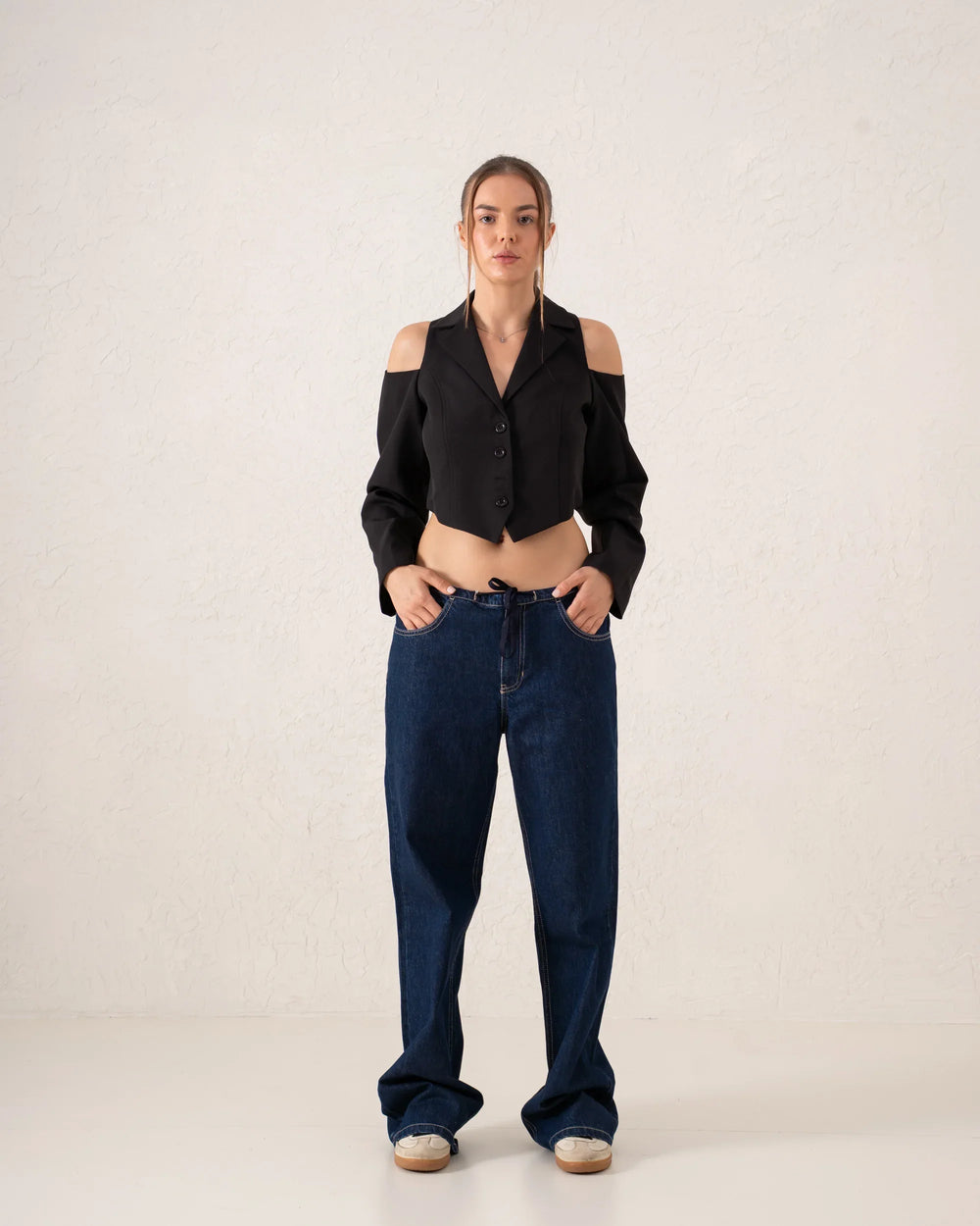 Cut-Out Shoulder Tailored Cropped Vest - Venti