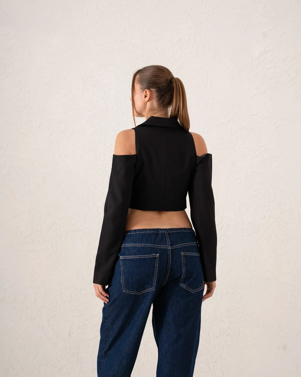 Cut-Out Shoulder Tailored Cropped Vest - Venti
