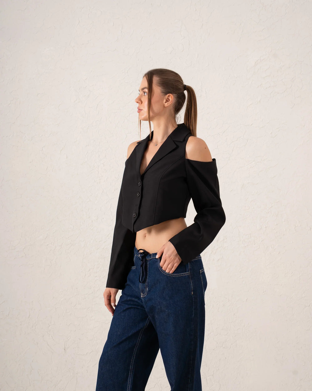 Cut-Out Shoulder Tailored Cropped Vest - Venti