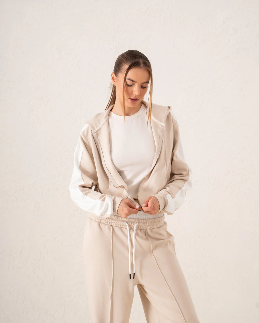 Contrast-Stripe Cropped Zip Hoodie - Venti