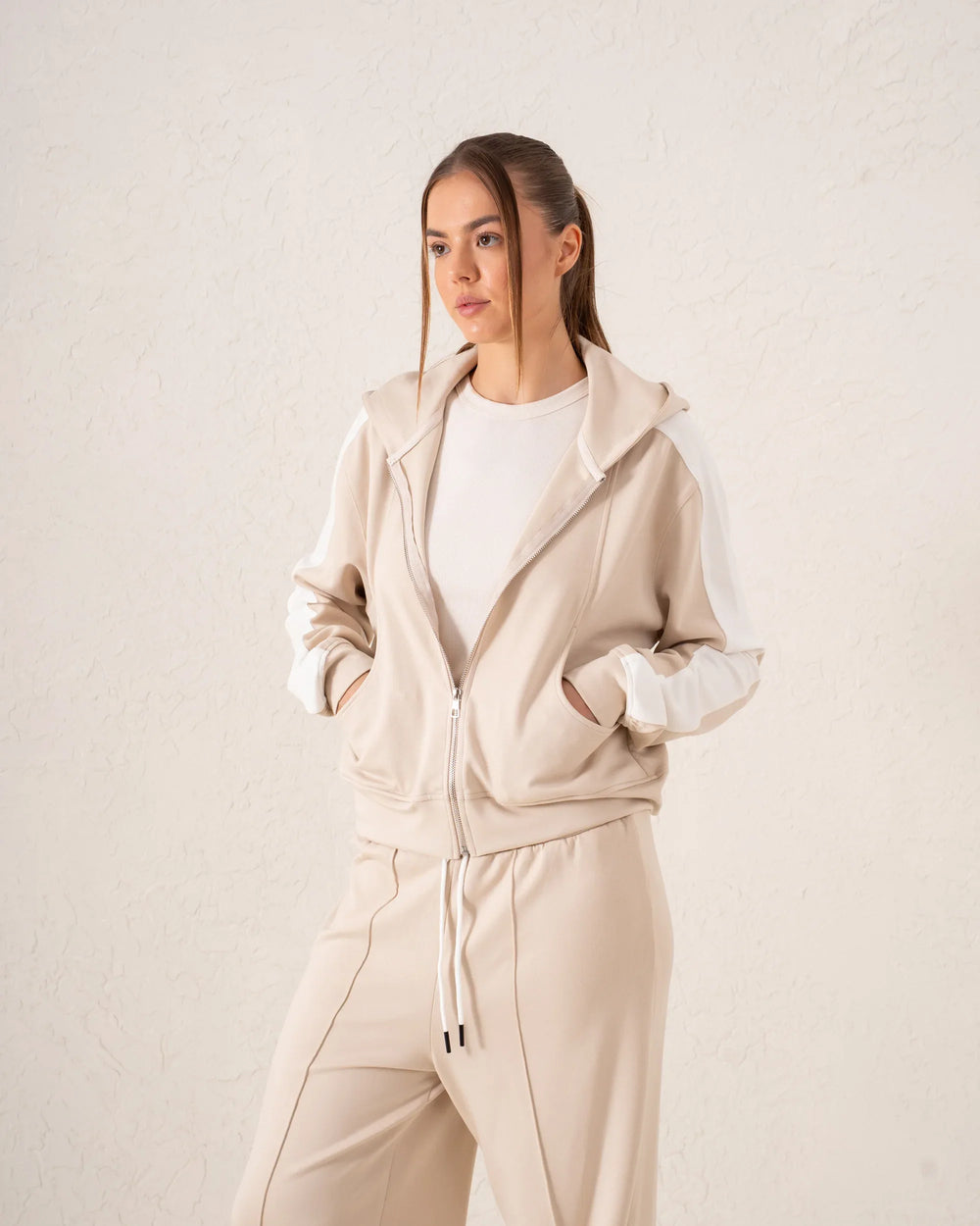 Contrast-Stripe Cropped Zip Hoodie - Venti