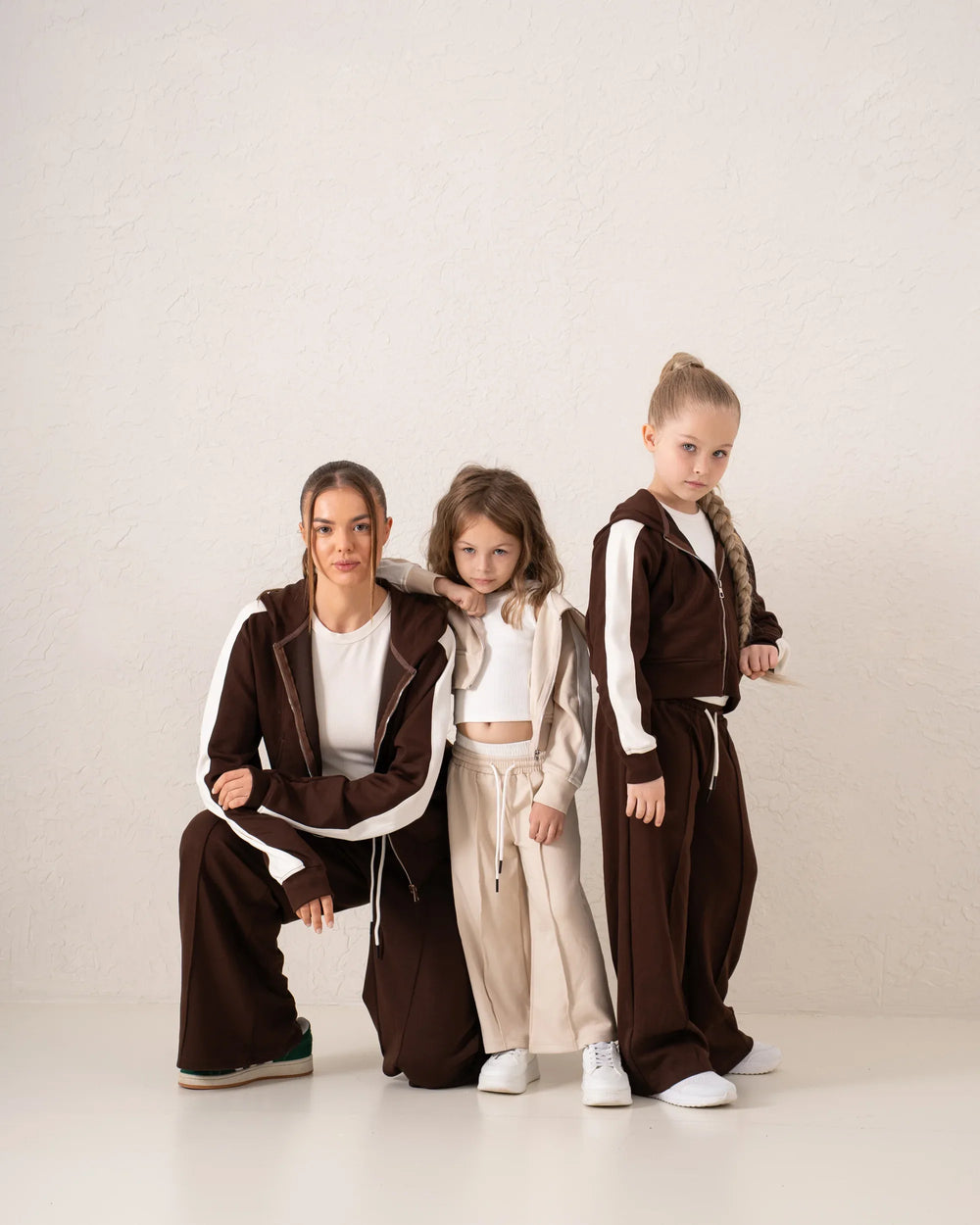 Contrast-Stripe Cropped Zip Hoodie - Venti