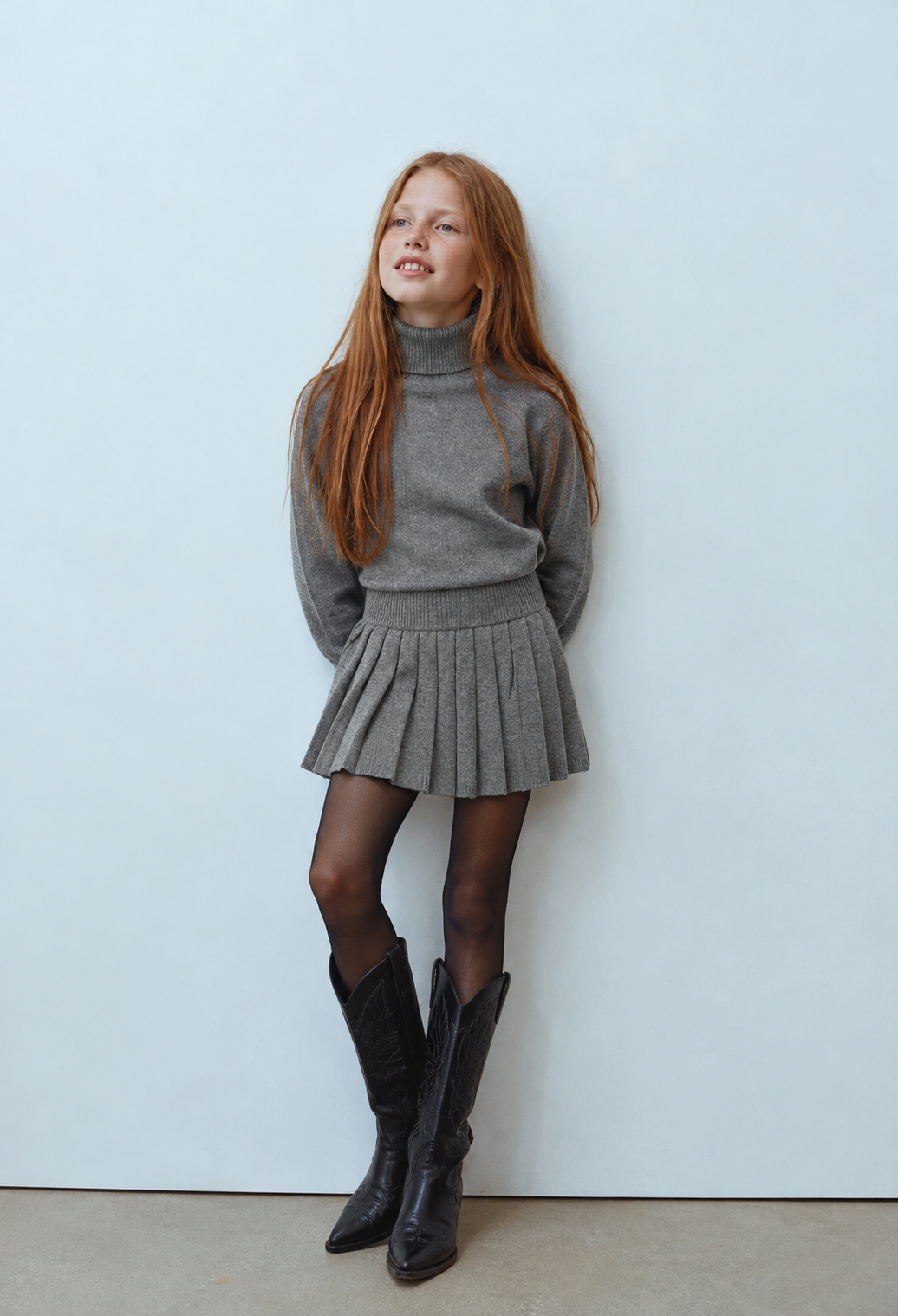 Girl knitted pleats skirt