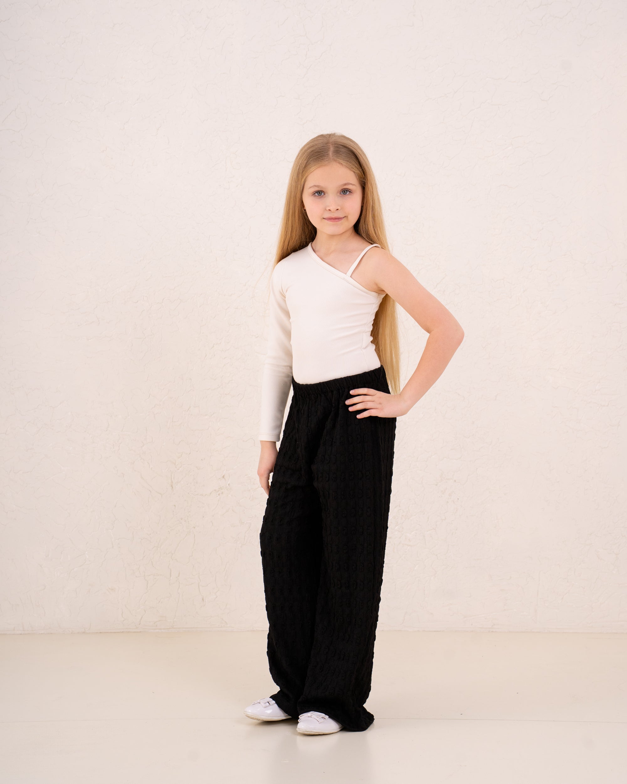 Girl crushed wide leg pants