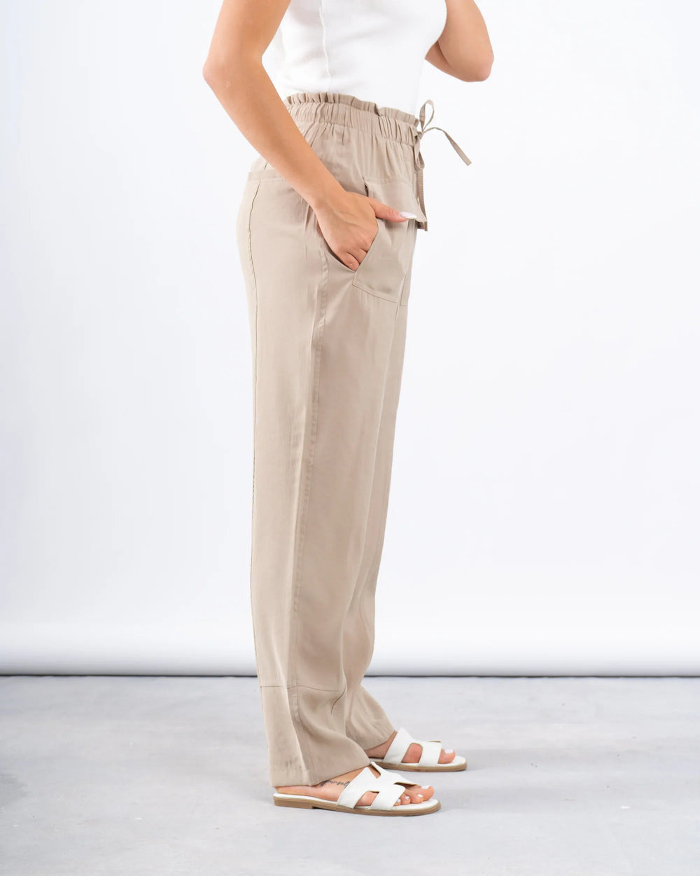 High-Waisted Cargo Pants - Venti