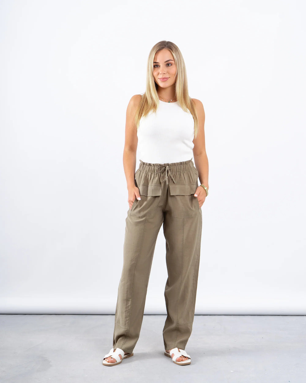 High-Waisted Cargo Pants - Venti
