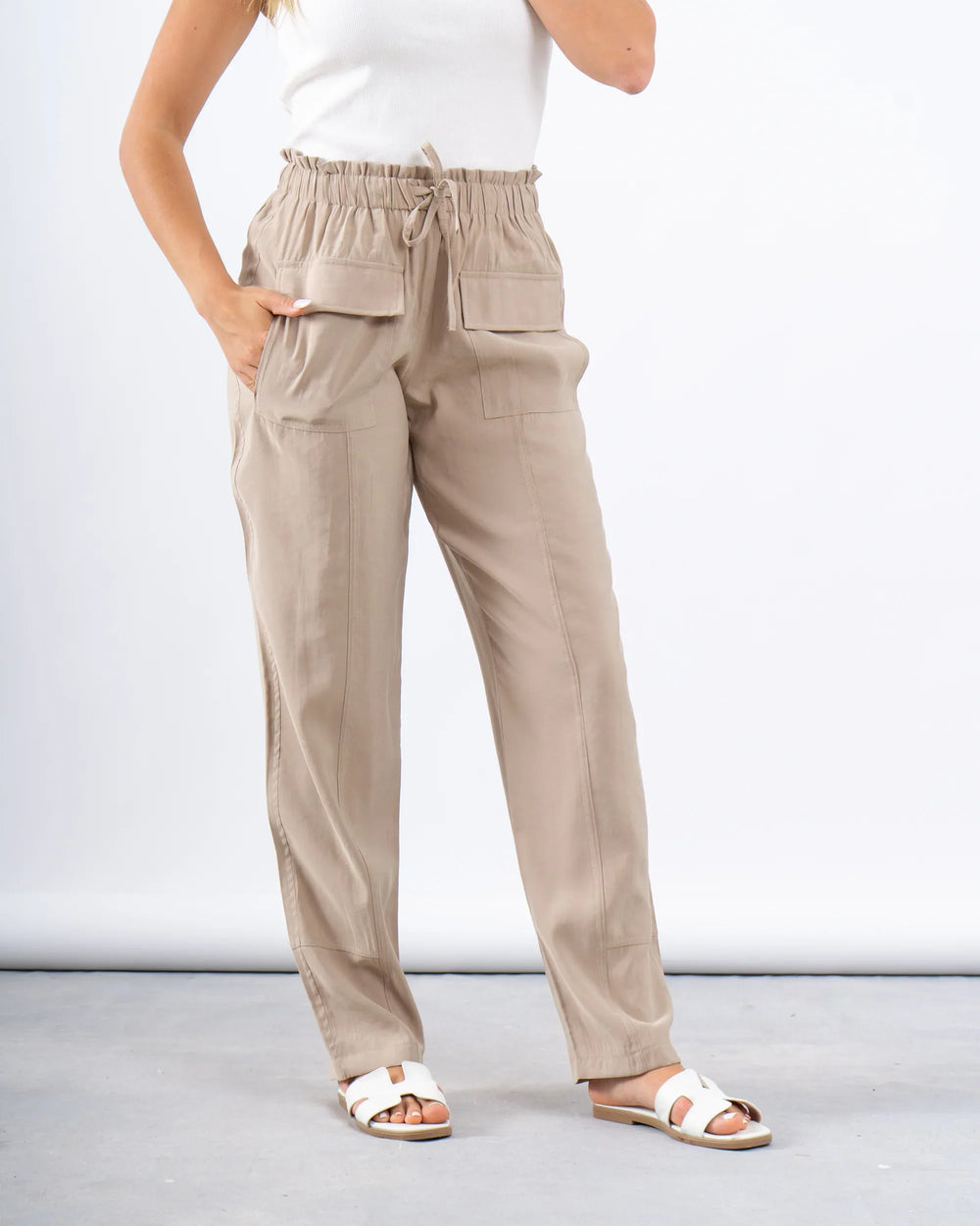 High-Waisted Cargo Pants - Venti