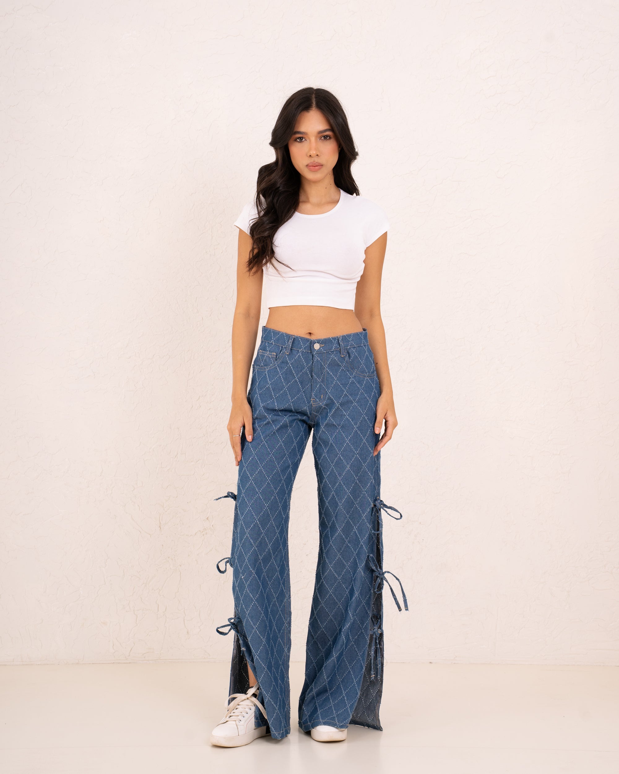 Women textured denim tieup