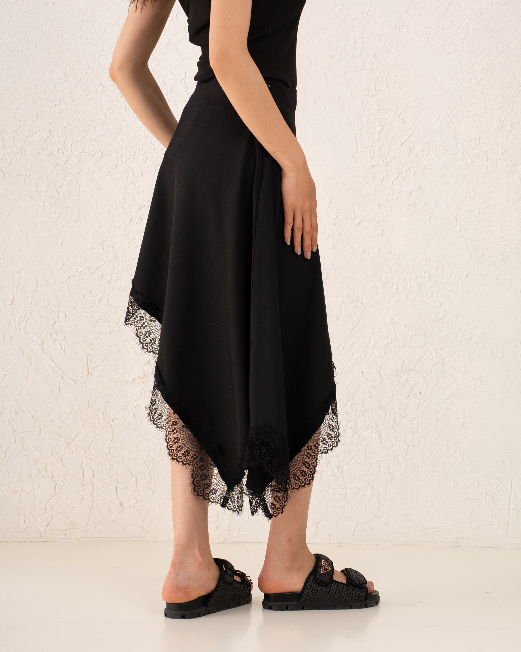 Women assymetric lace trim Skirt