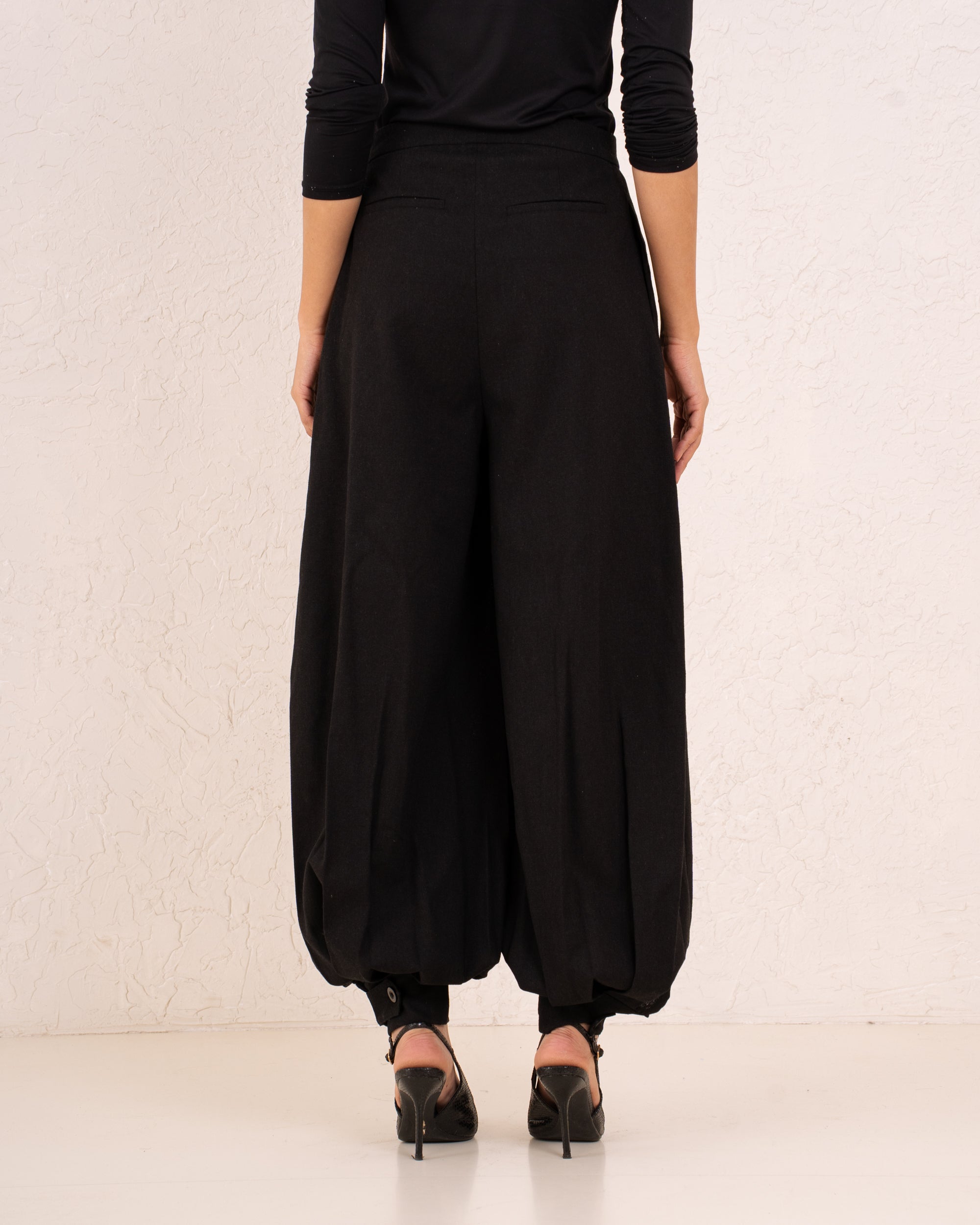 Women pleats cuffed pants
