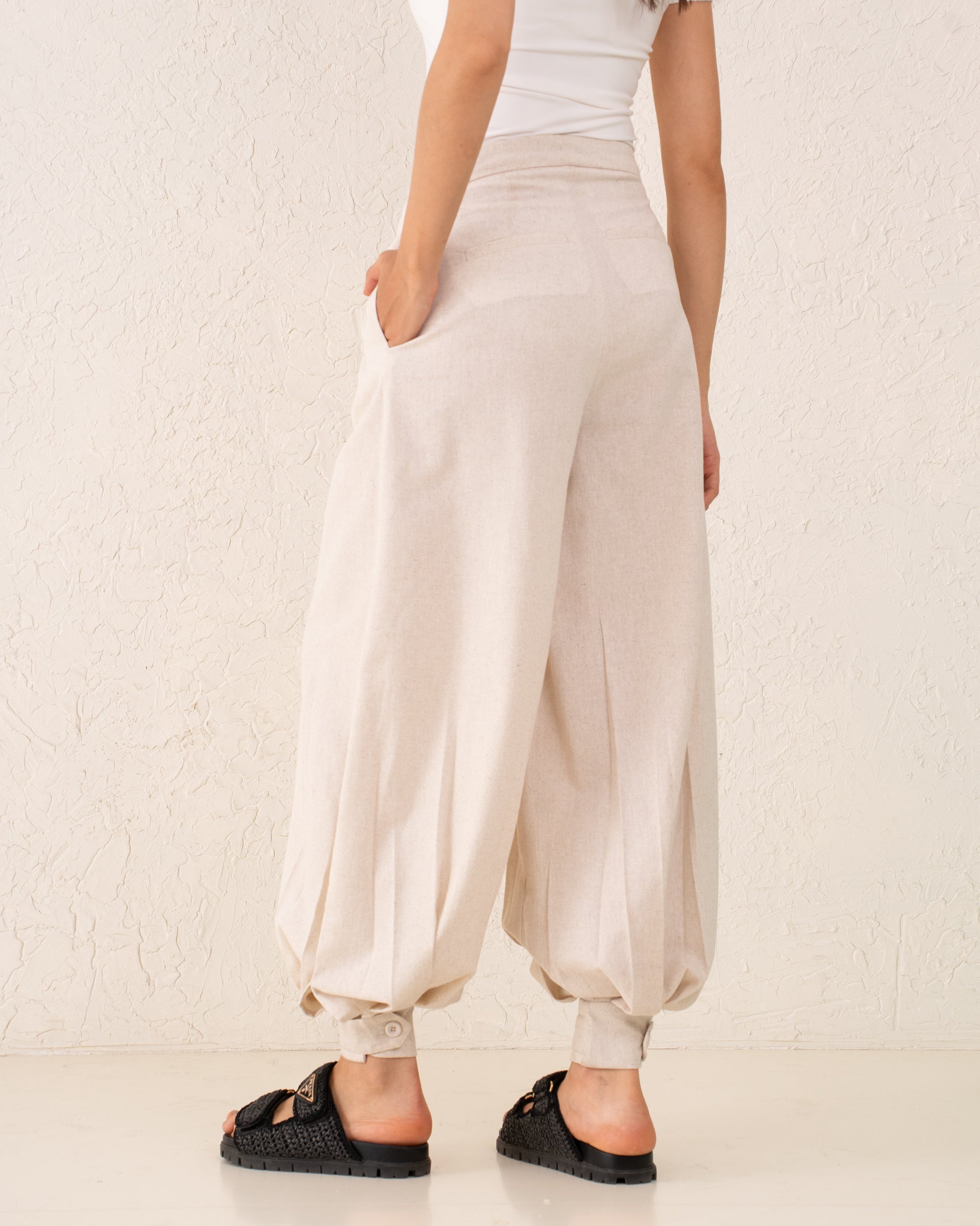 Women pleats cuffed pants