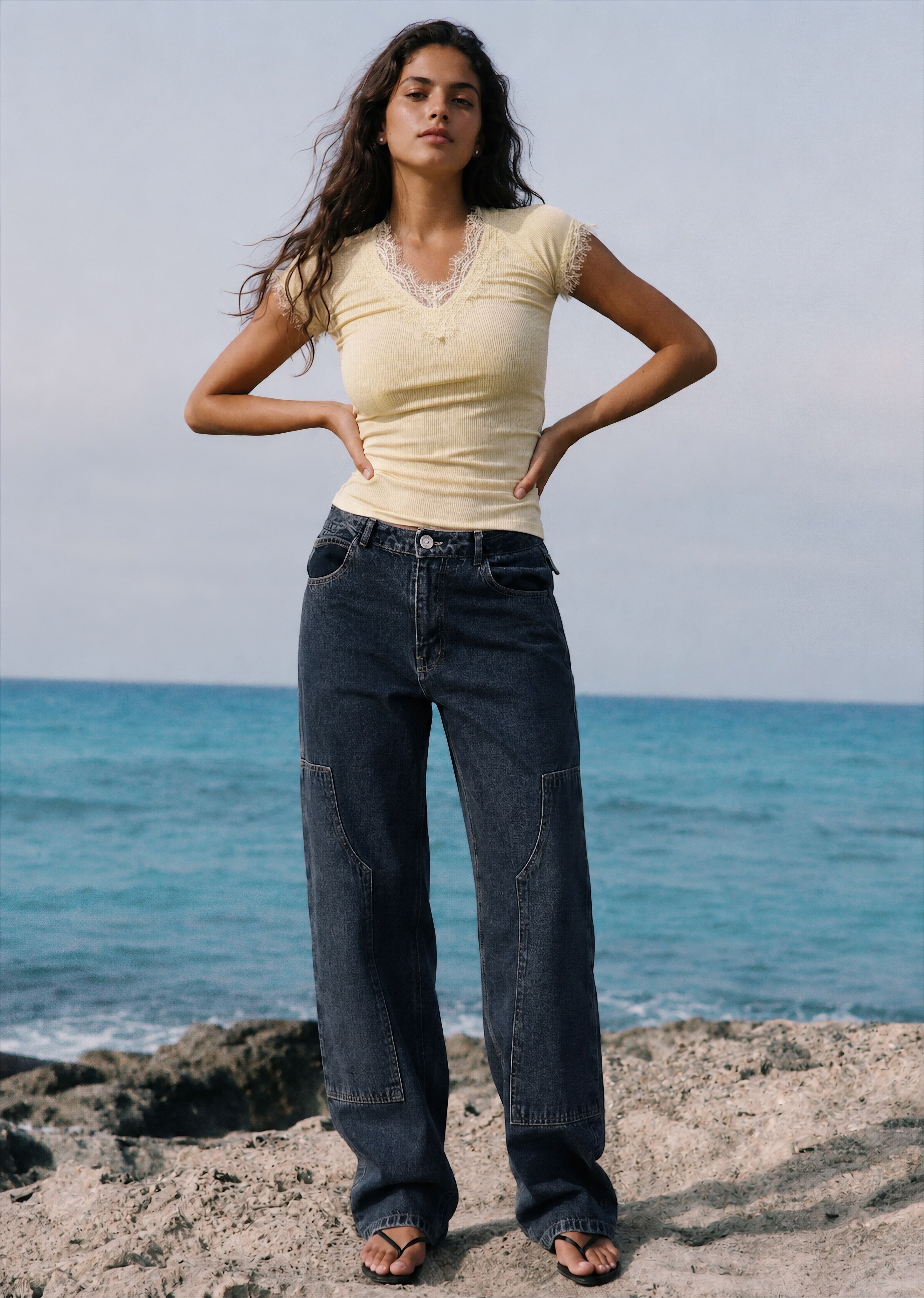 Women top with lace trims