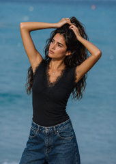 Women top with lace trims
