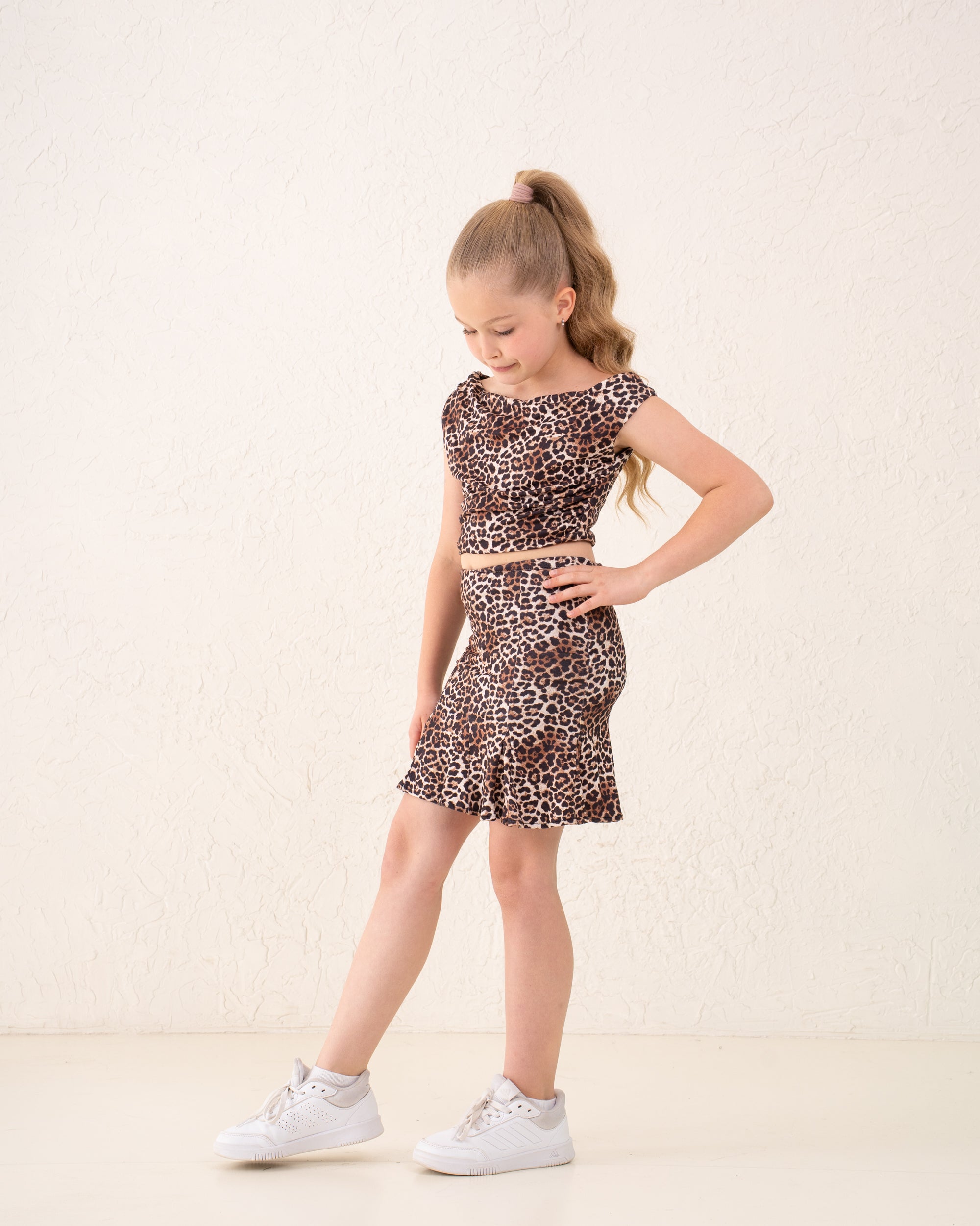 Girl leopard low high skirt