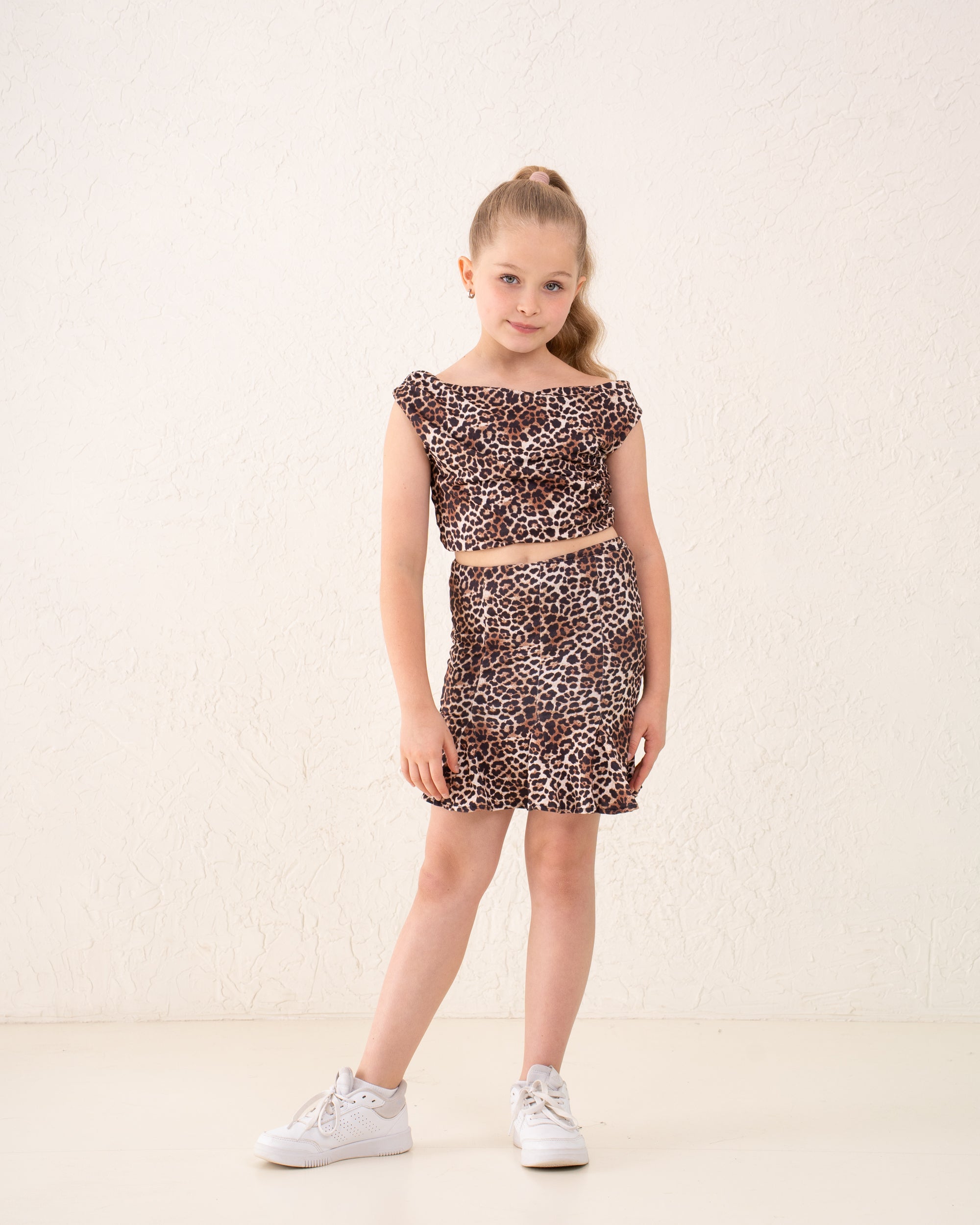Girl leopard low high skirt