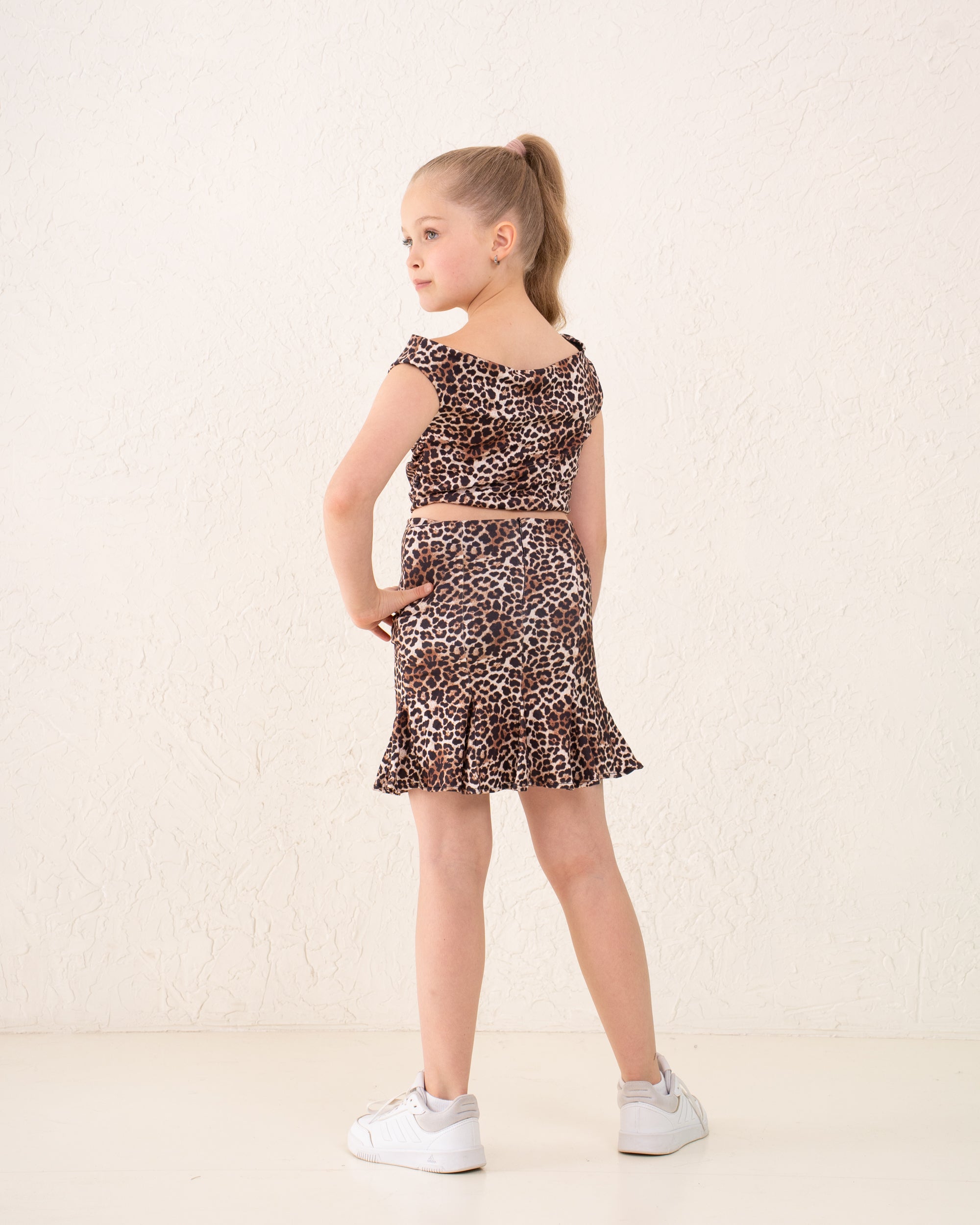 Girl leopard low high skirt