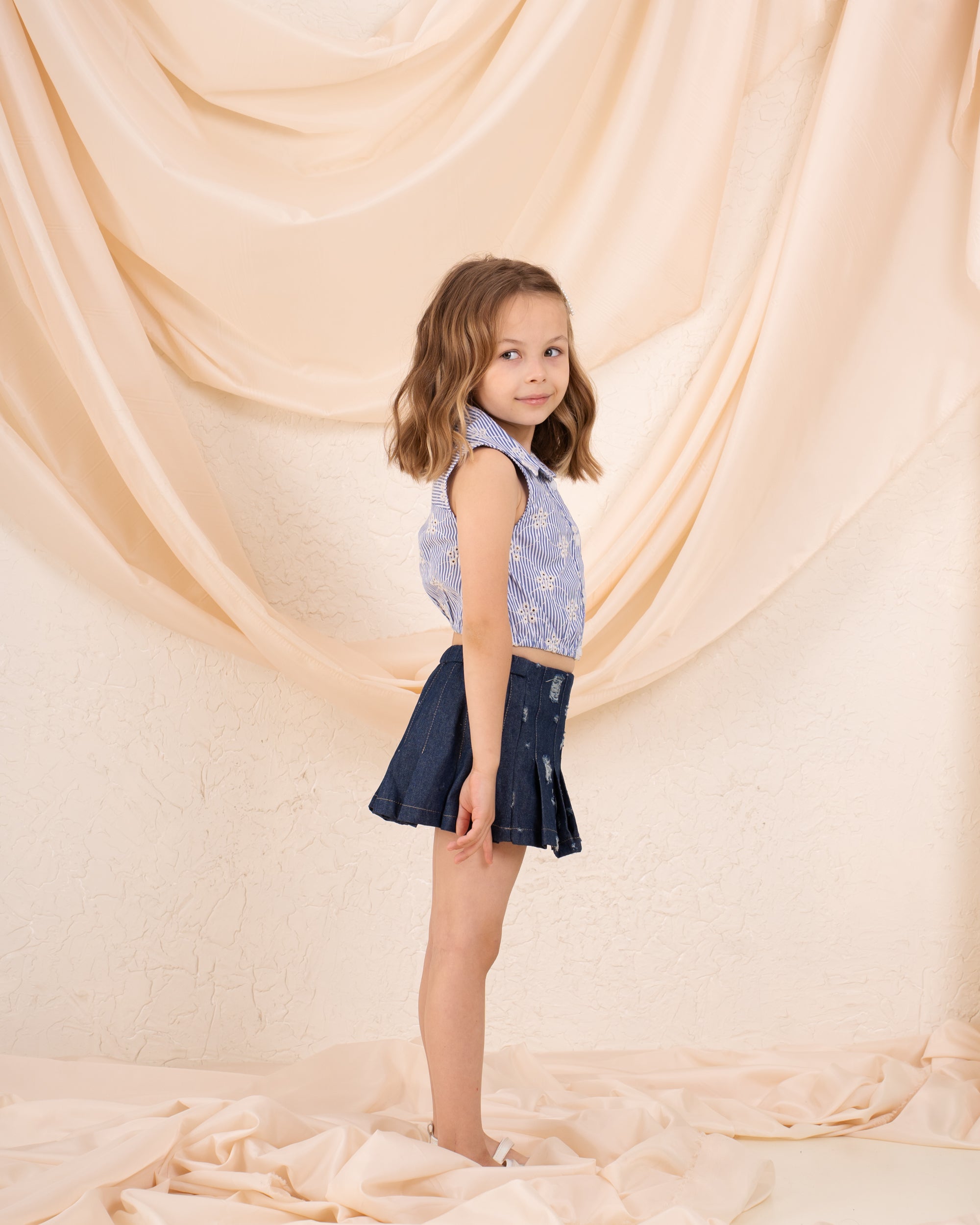 Girl ripped pleated denim