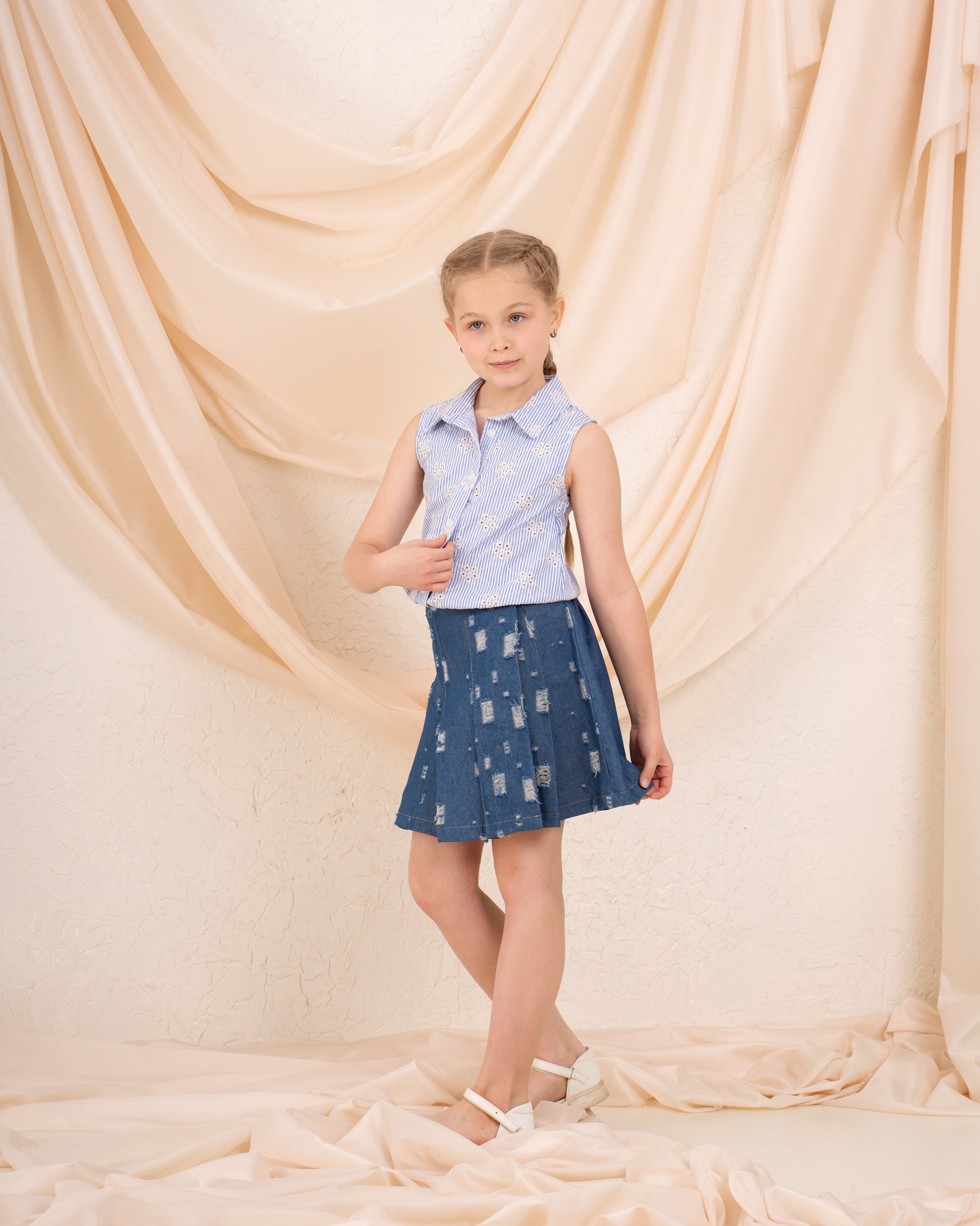 Girl ripped pleated denim