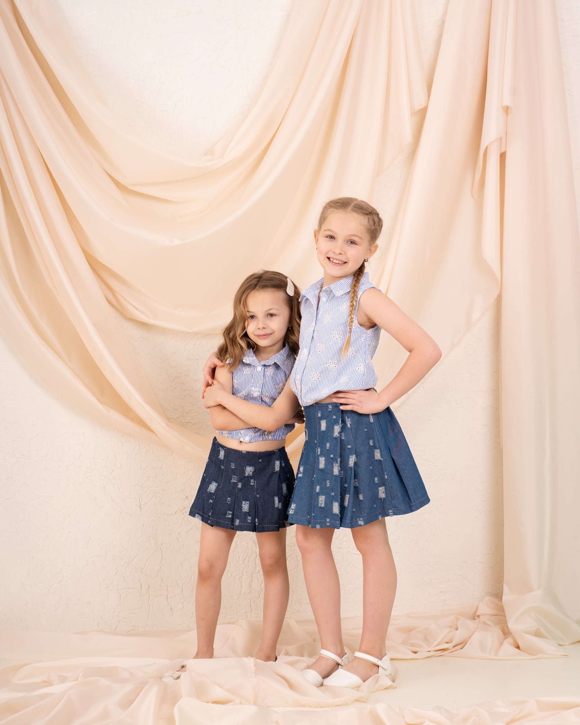 Girl ripped pleated denim