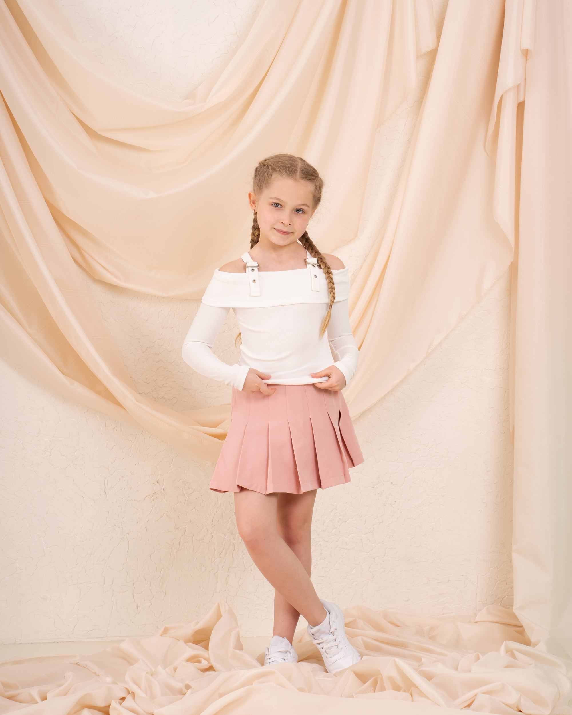 Girl pleats skirt