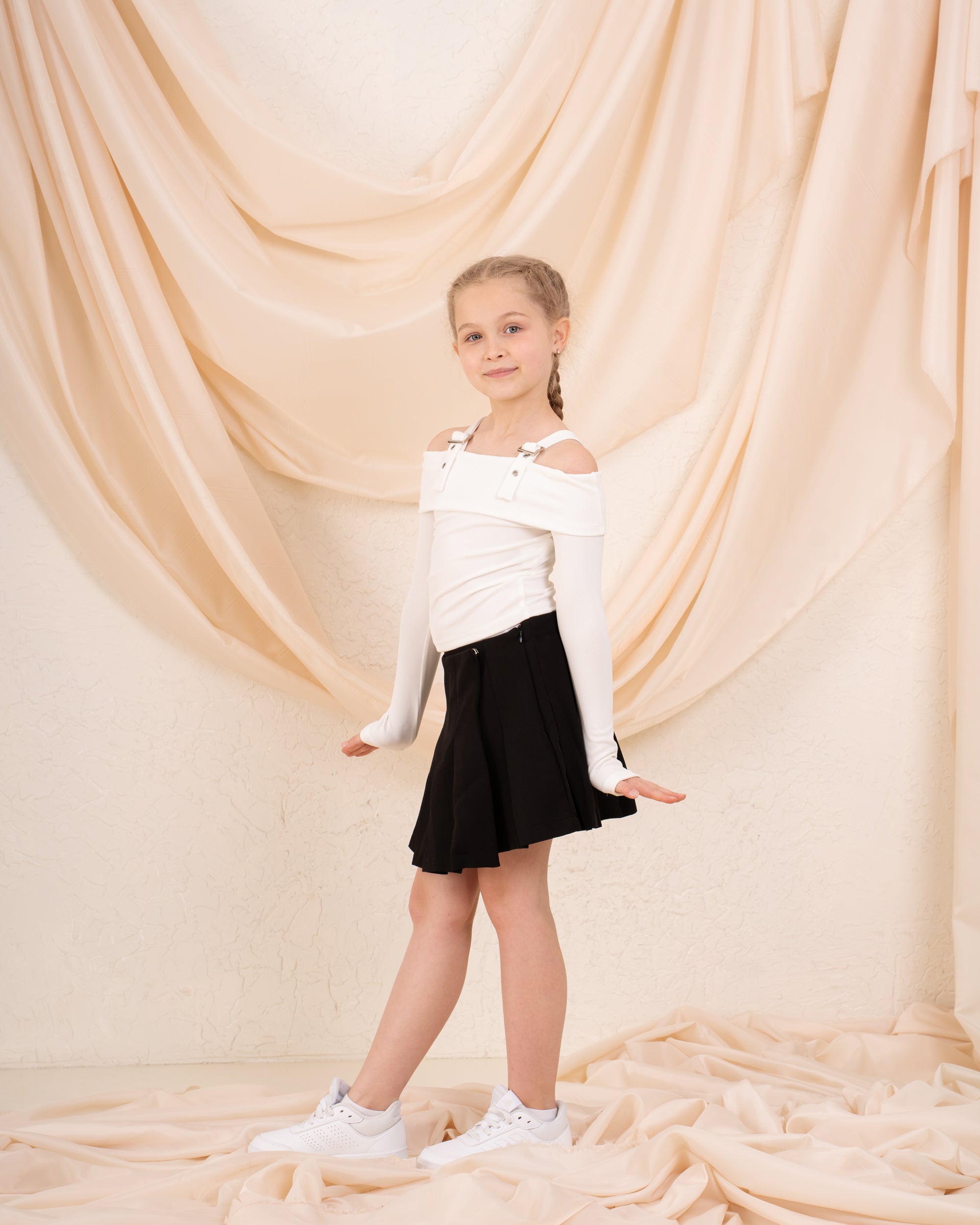 Girl pleats skirt