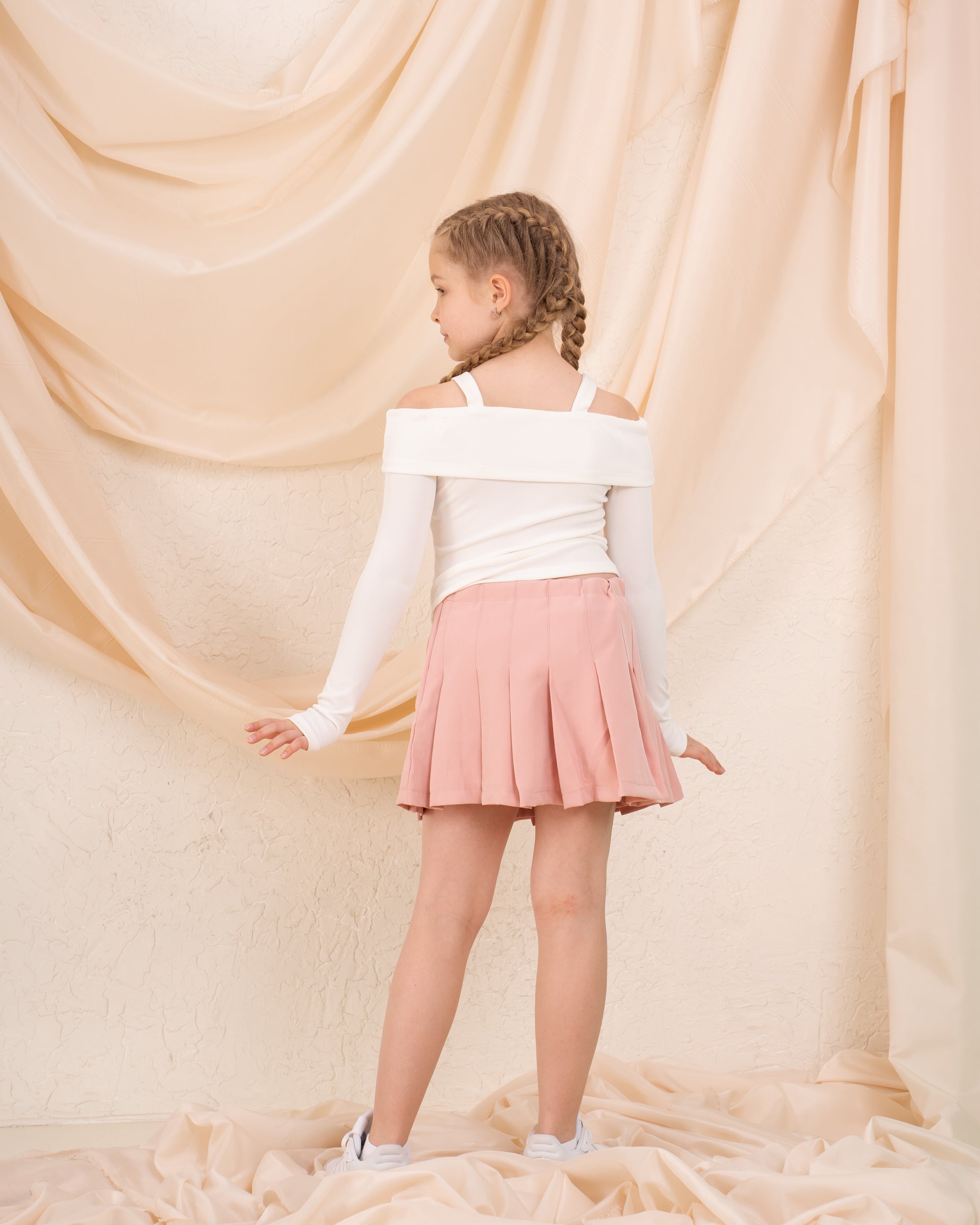 Girl pleats skirt