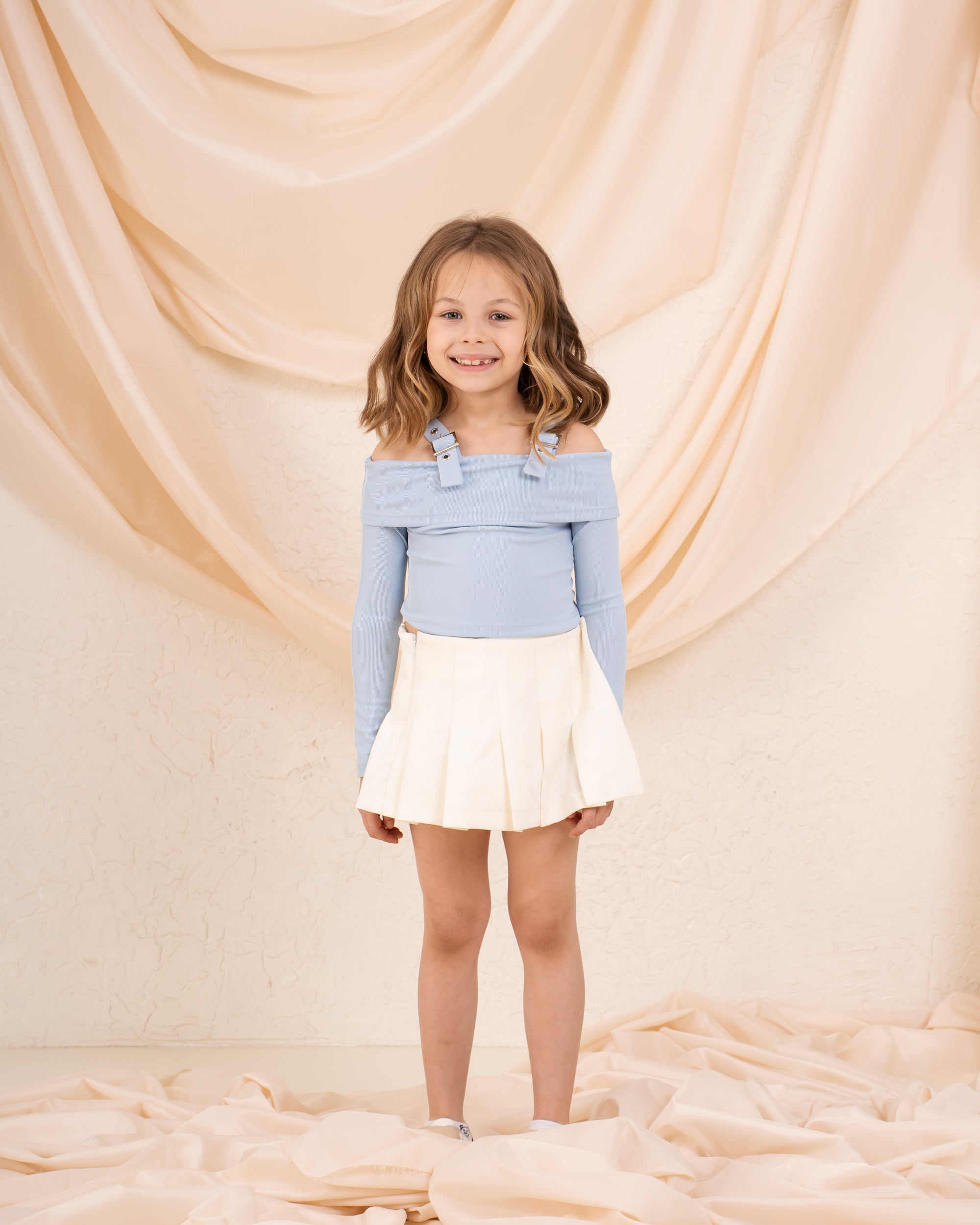 Girl pleats skirt