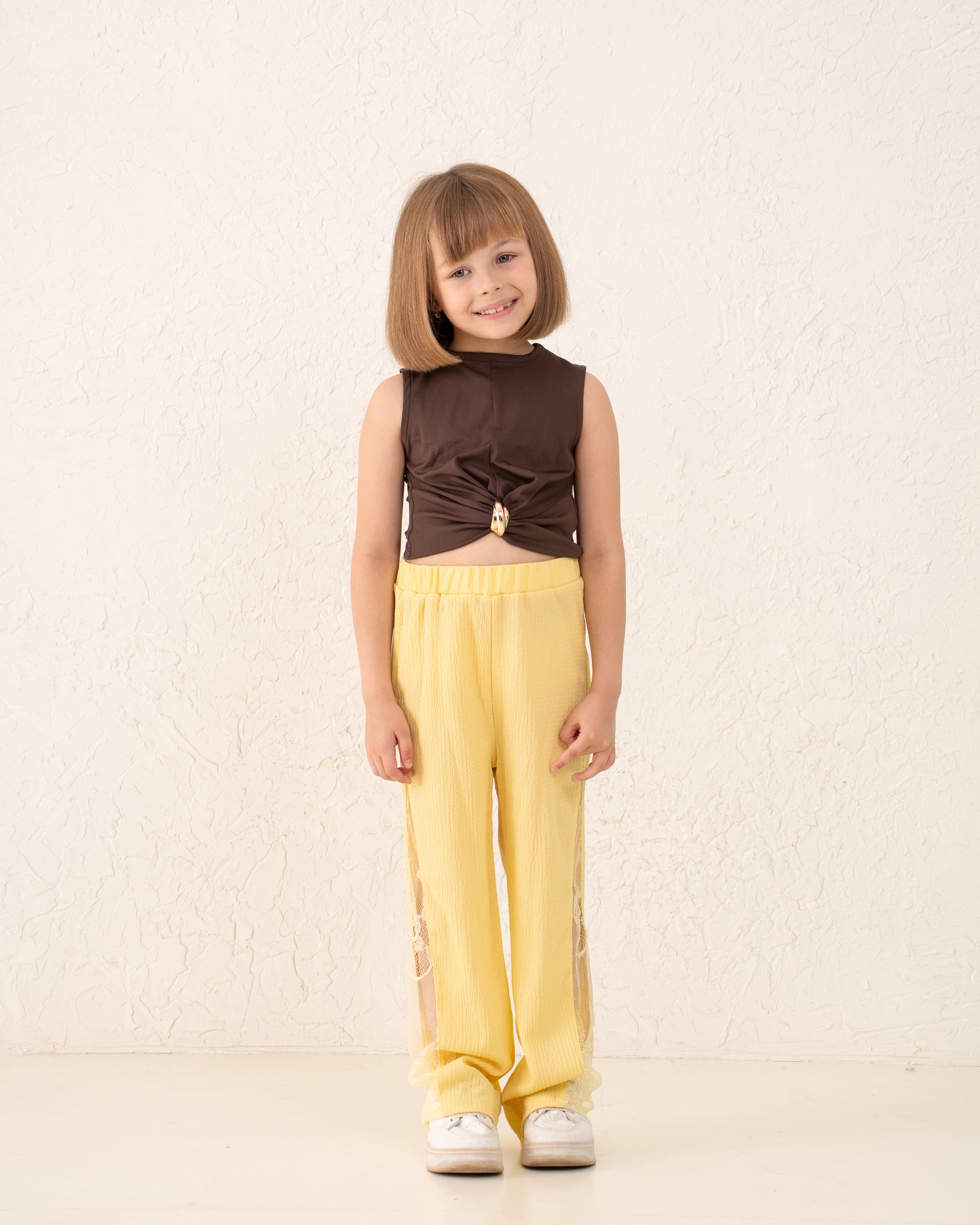 Girl pants with lace details