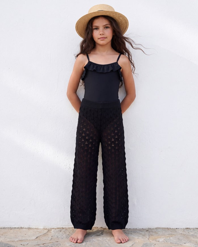 Girl knitted pants