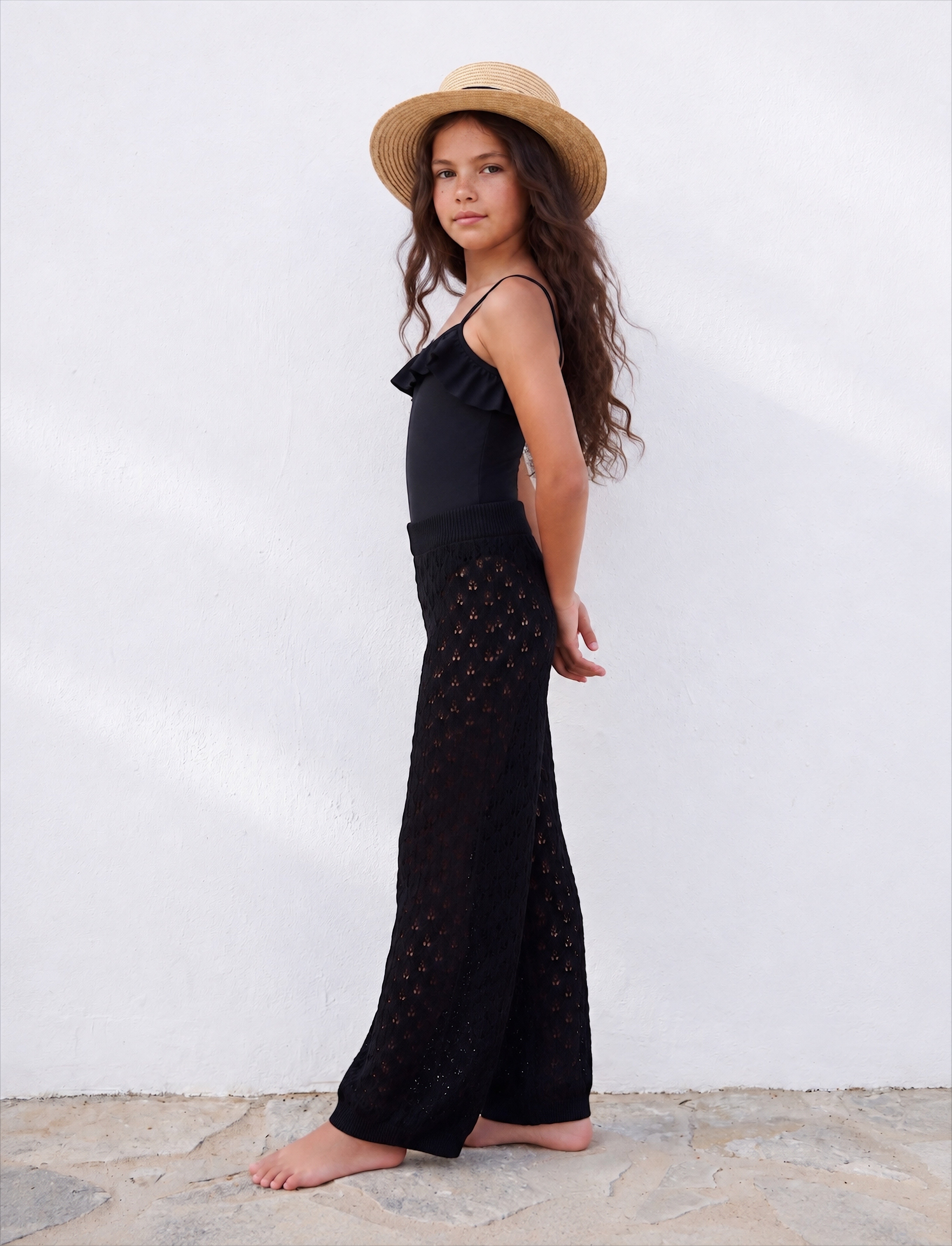 Girl knitted pants