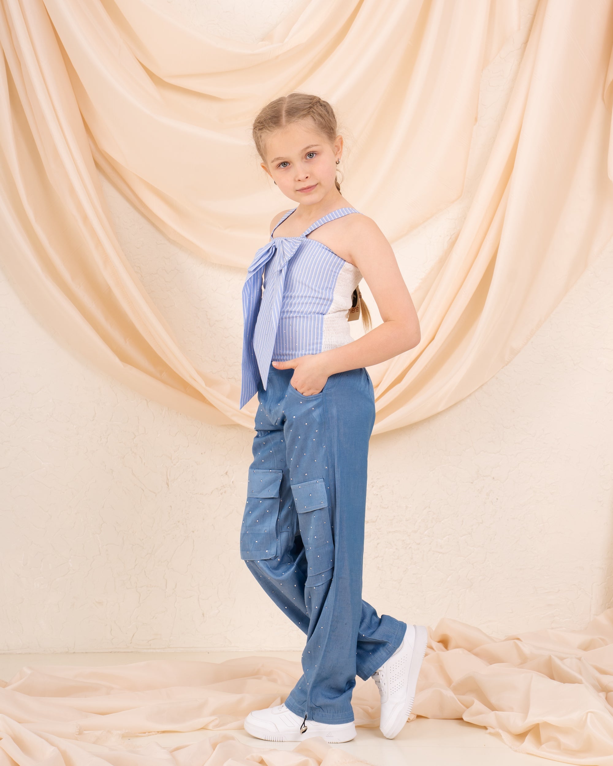 Girl bow studied top