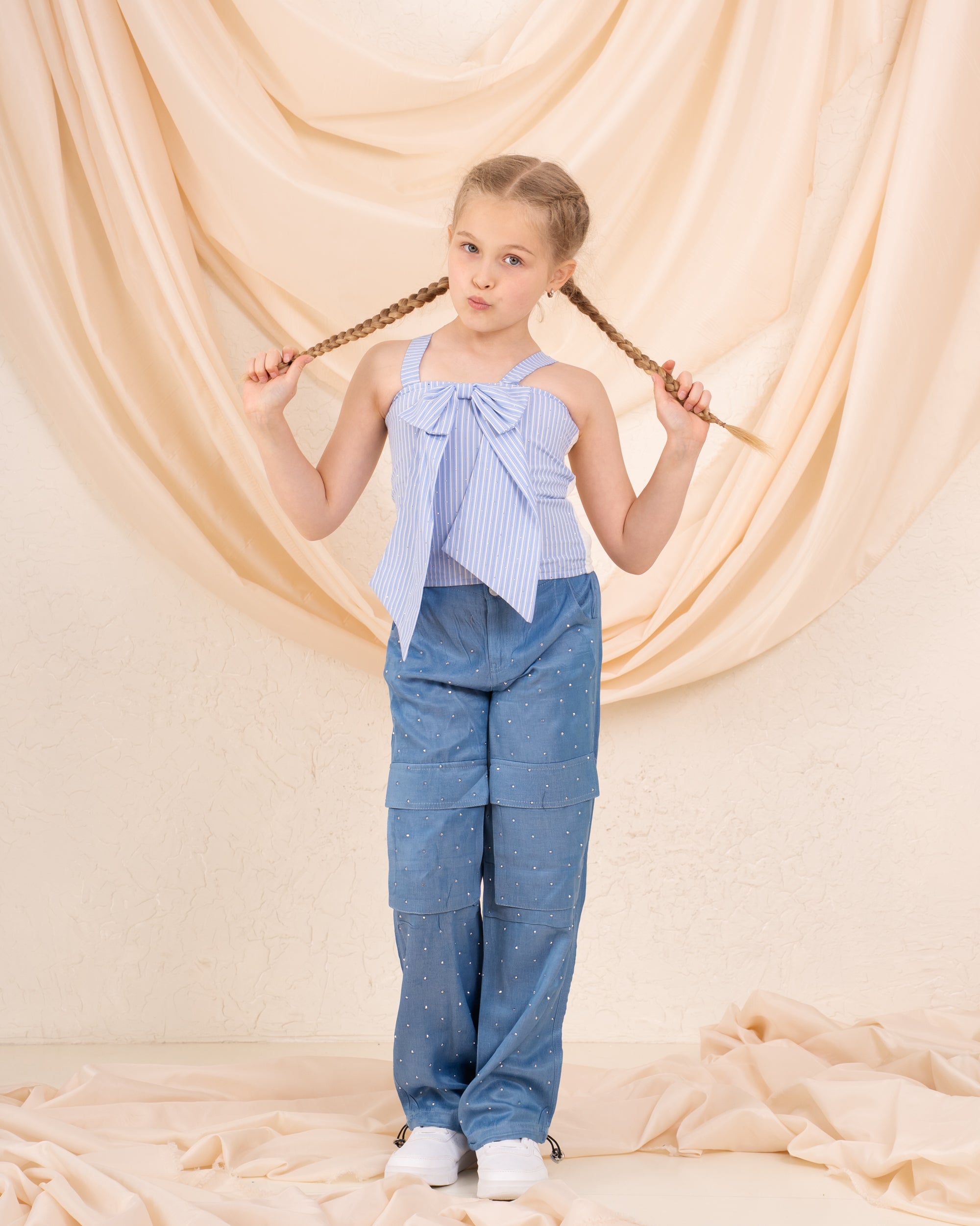 Girl bow studied top