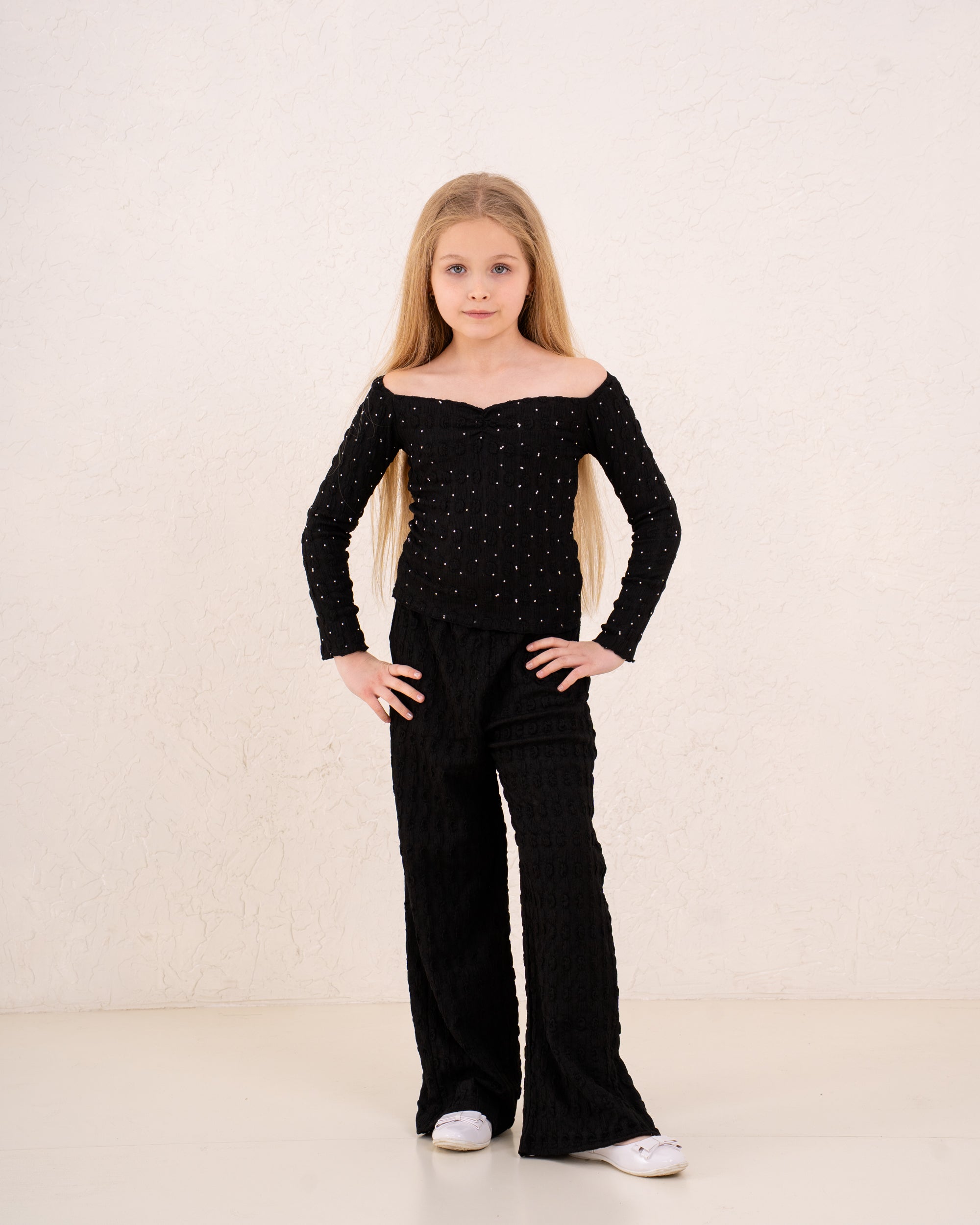 Girl crushed wide leg pants