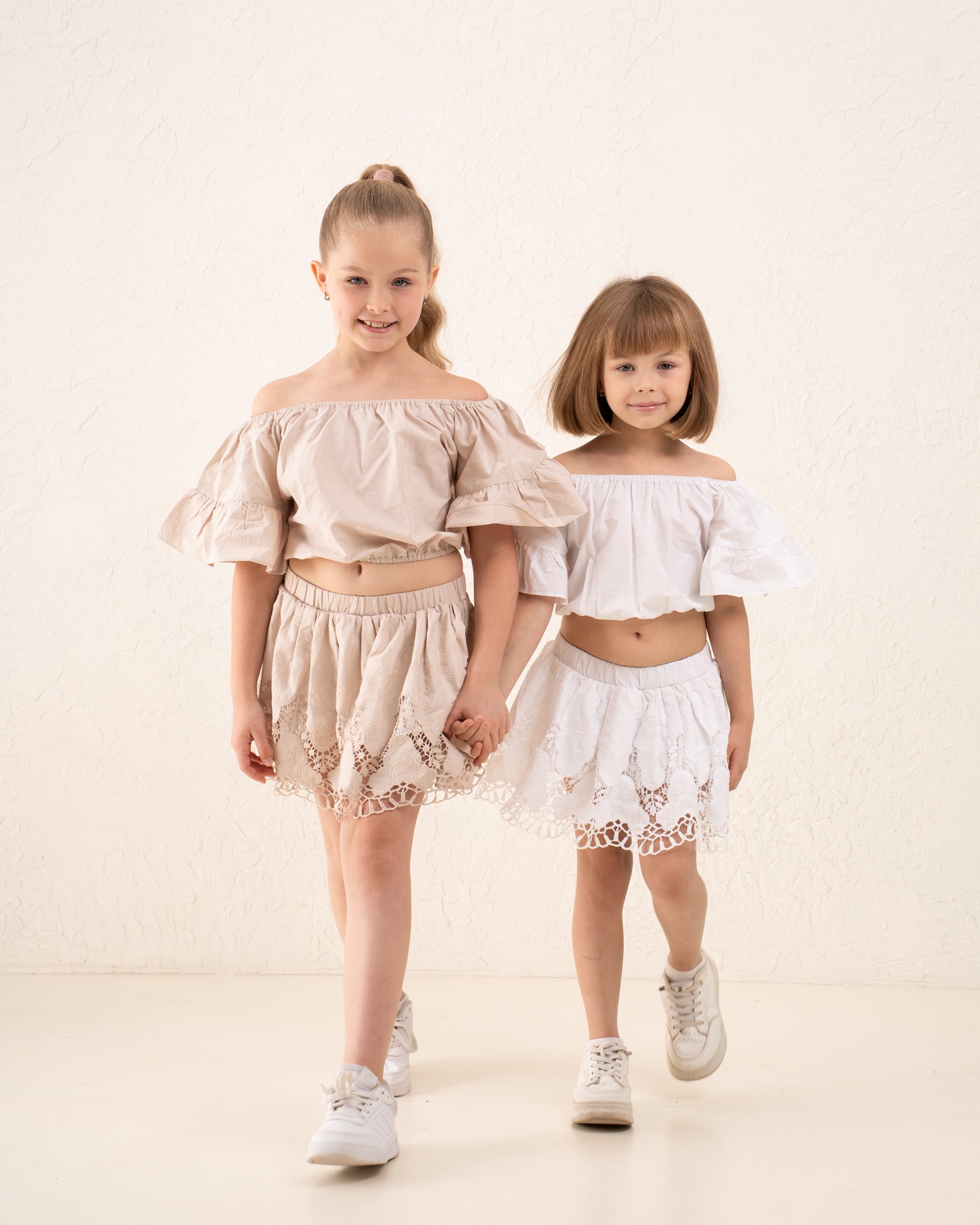 Girl embroidery crop top