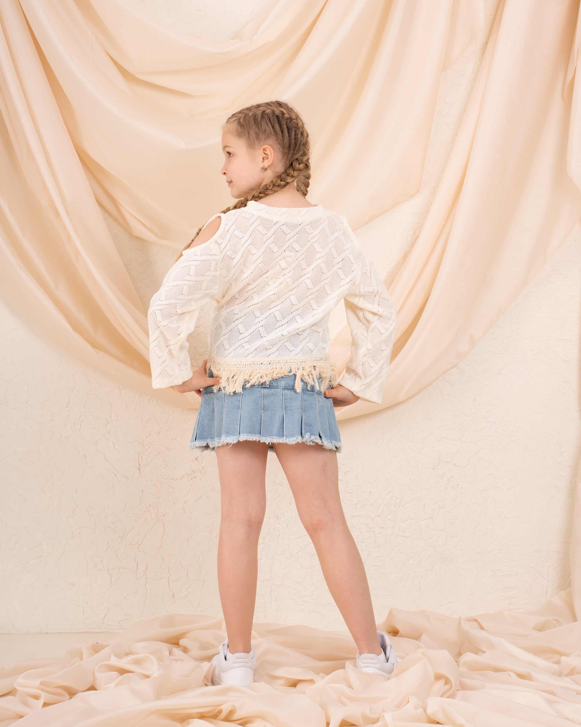 Girl knit open shoulder top