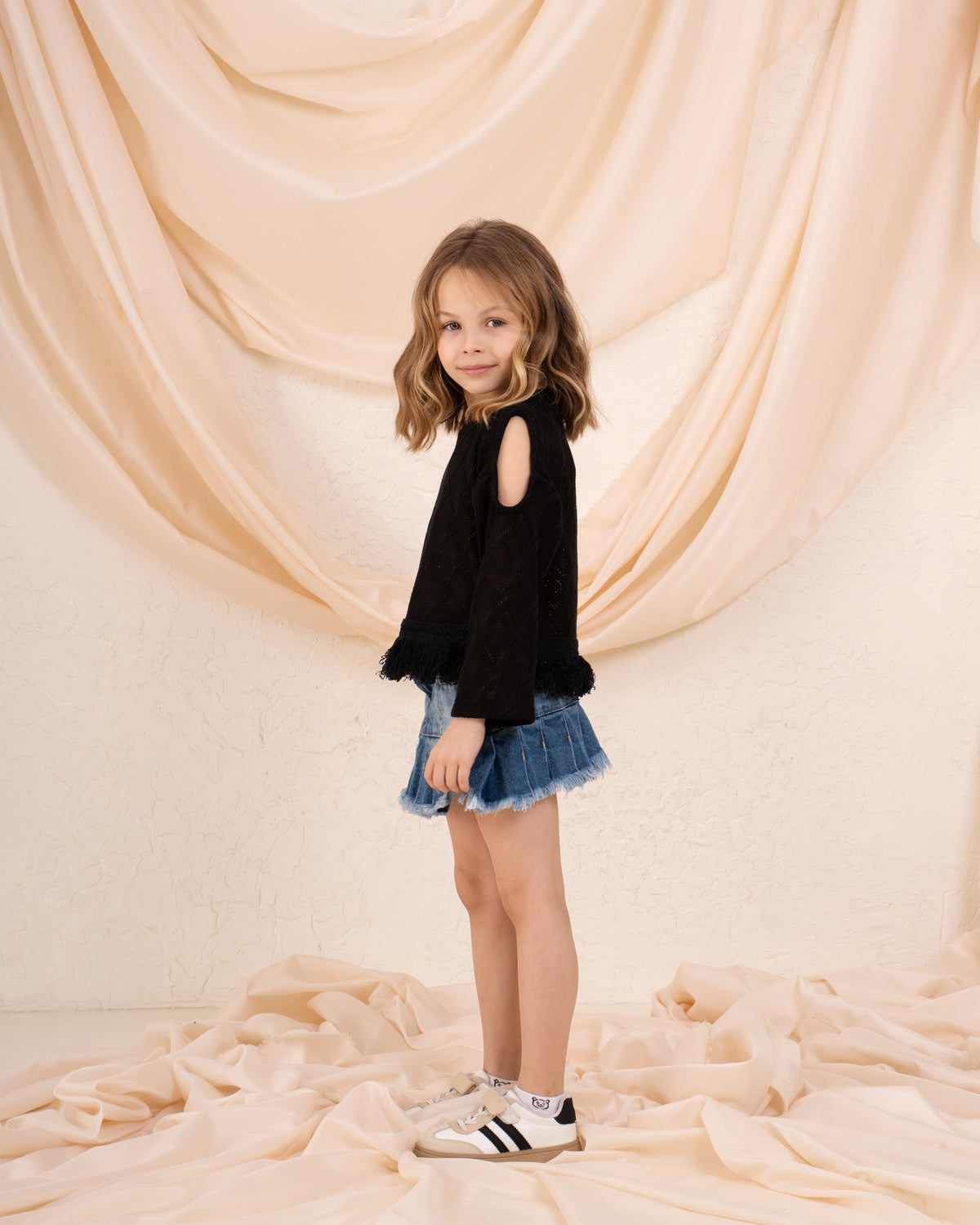 Girl knit open shoulder top